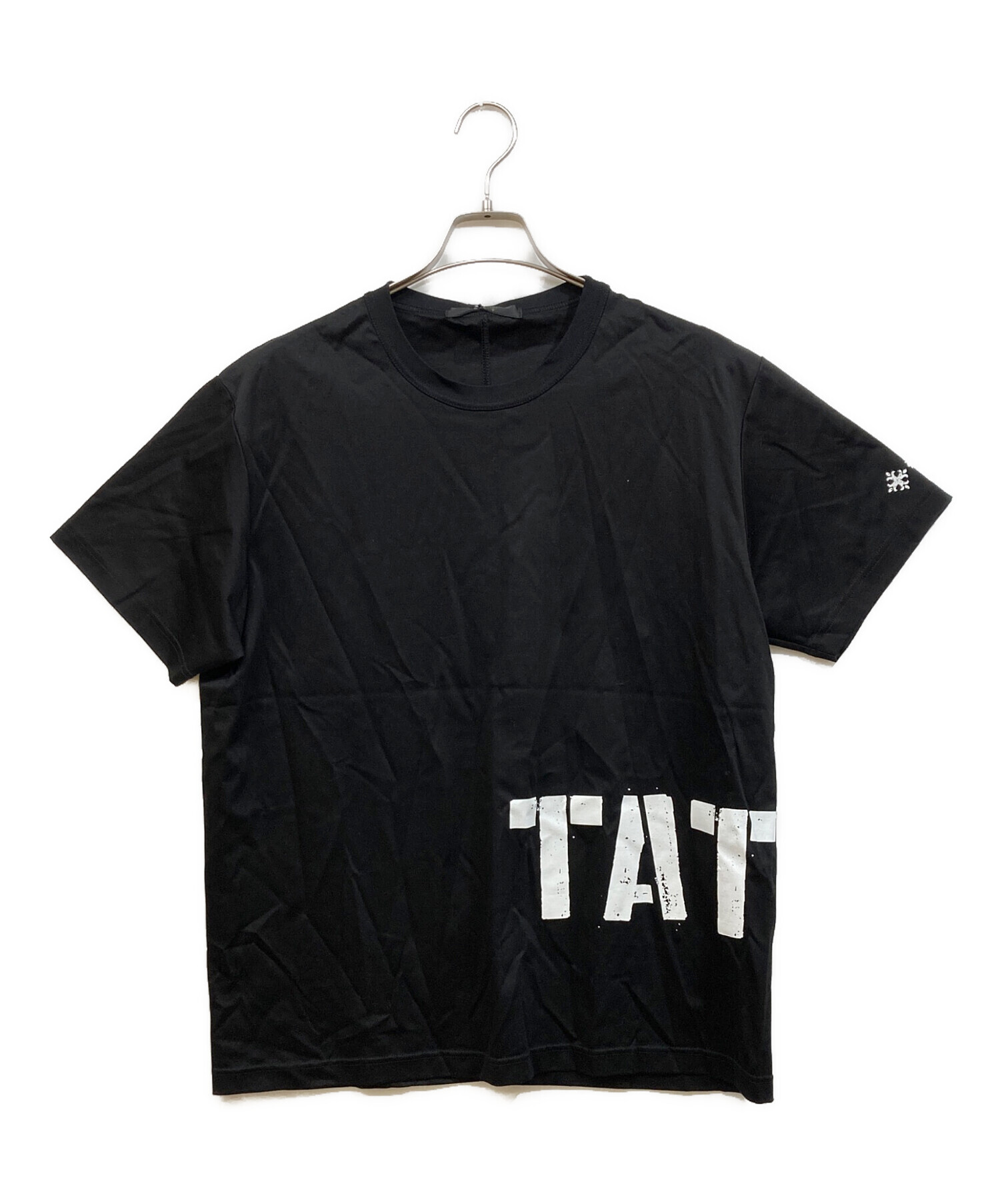 TATRAS ロゴプリント クルーネック Tシャツ ブラック TATRAS ロゴプリント クルーネック Tシャツ ブラック | ヤマダウェブコム