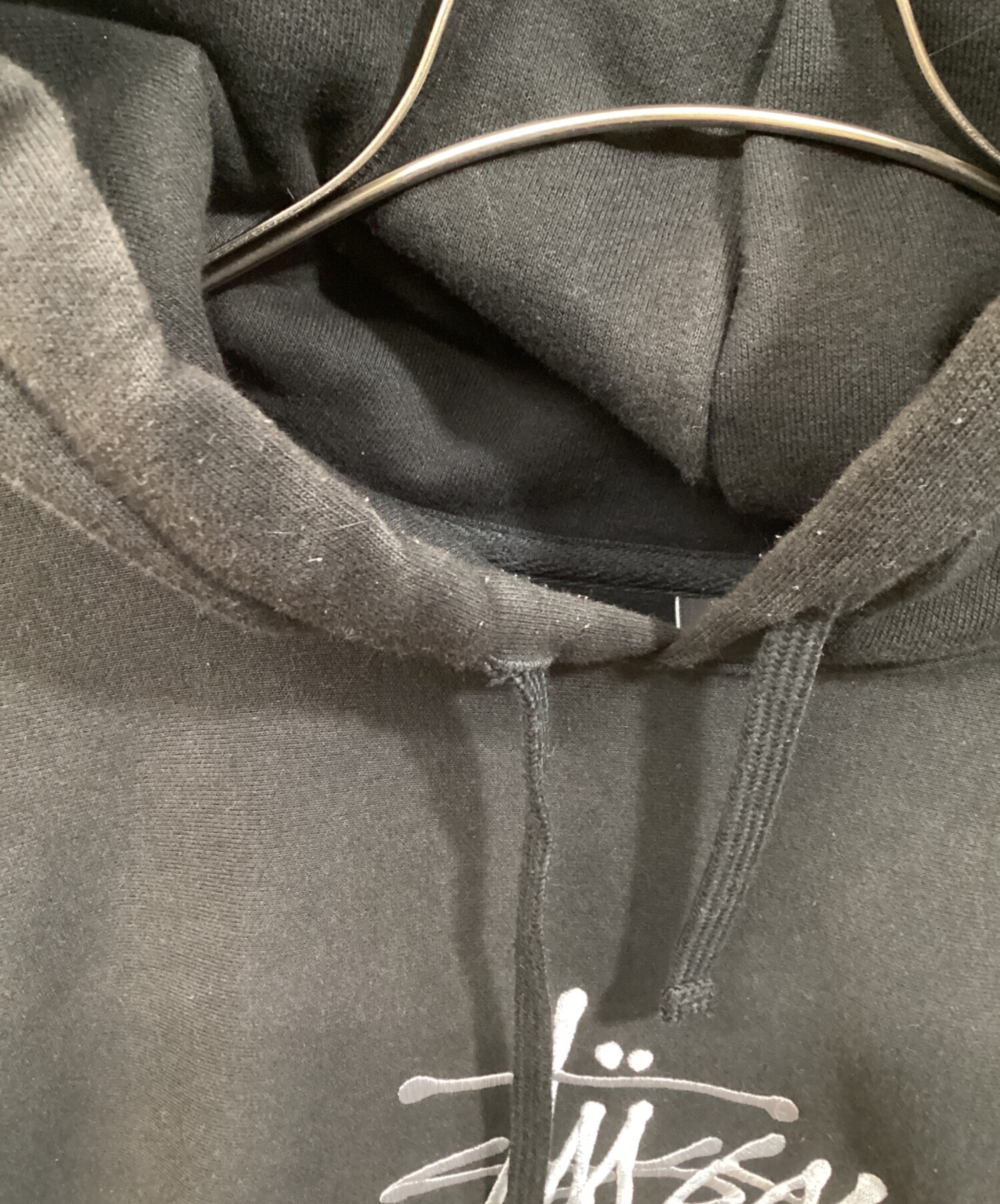 Stüssy ブラックパーカー 即完売モデル　フード刺繍ロゴ 超希少デザイン】STUSSY☆センター刺繍ロゴ入りパーカーフード刺繍ロゴ