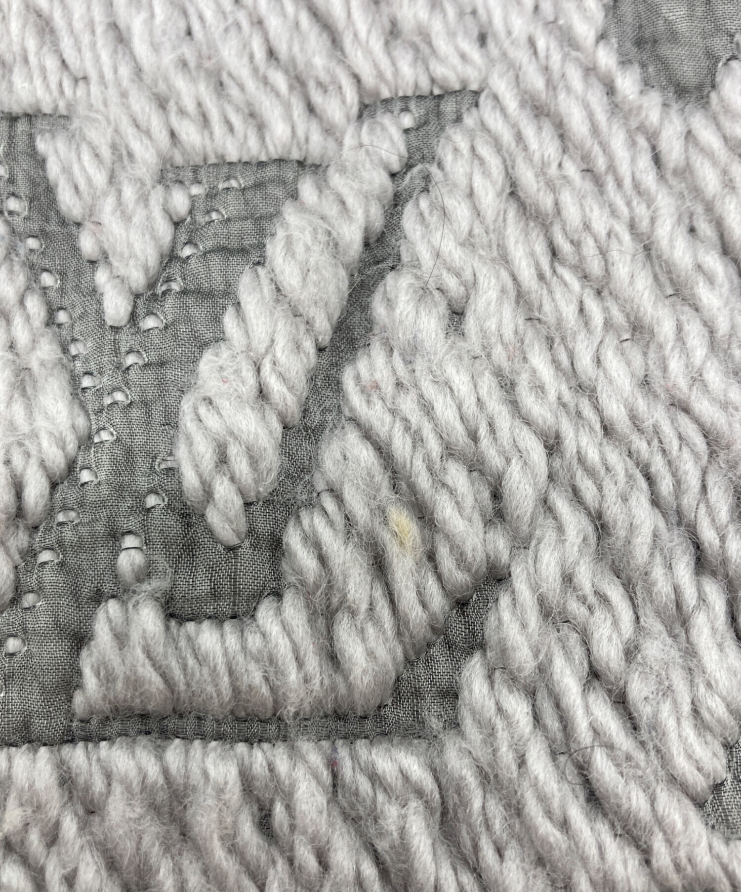 LOUIS VUITTON ロゴ刺繍 マフラー グレー 中古・古着通販】LOUIS VUITTON (ルイ ヴィトン) マフラー・LV