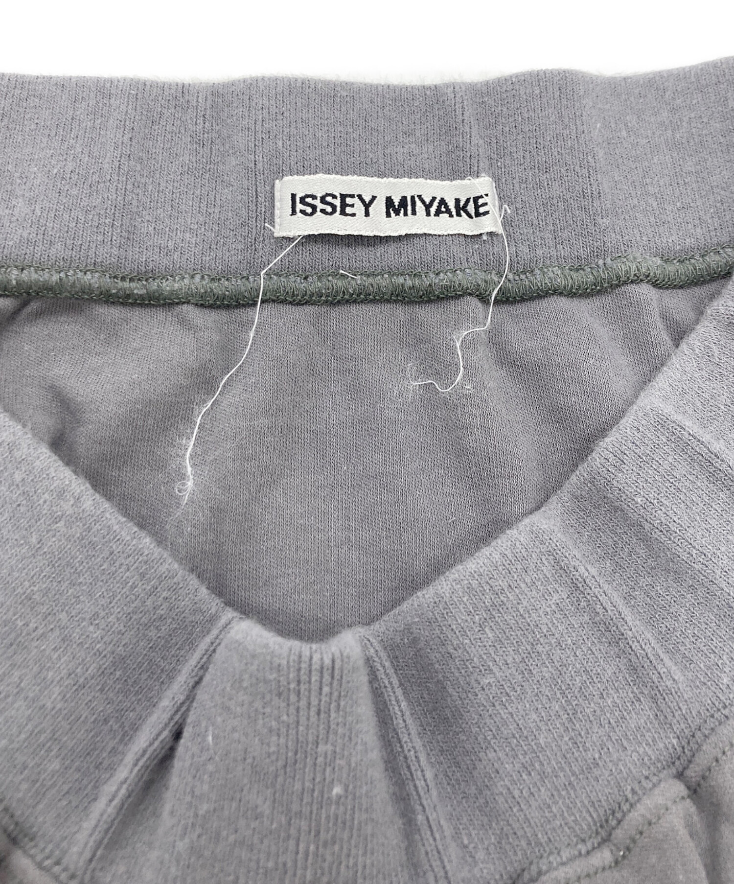 中古・古着通販】ISSEY MIYAKE (イッセイミヤケ) ハーフパンツ グレー