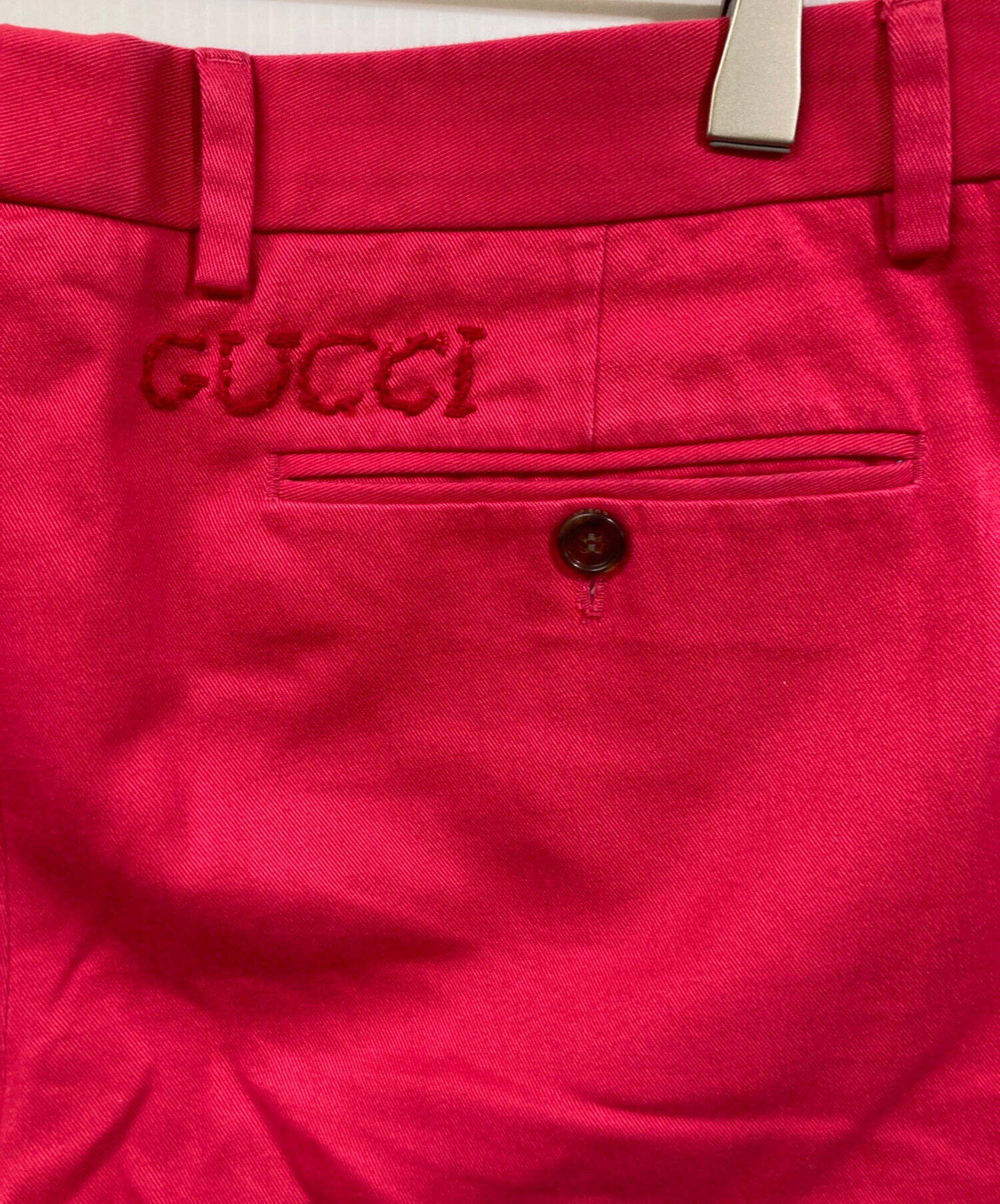 中古・古着通販】GUCCI (グッチ) ロゴ刺繍CHINO TROUSERS ショッキング