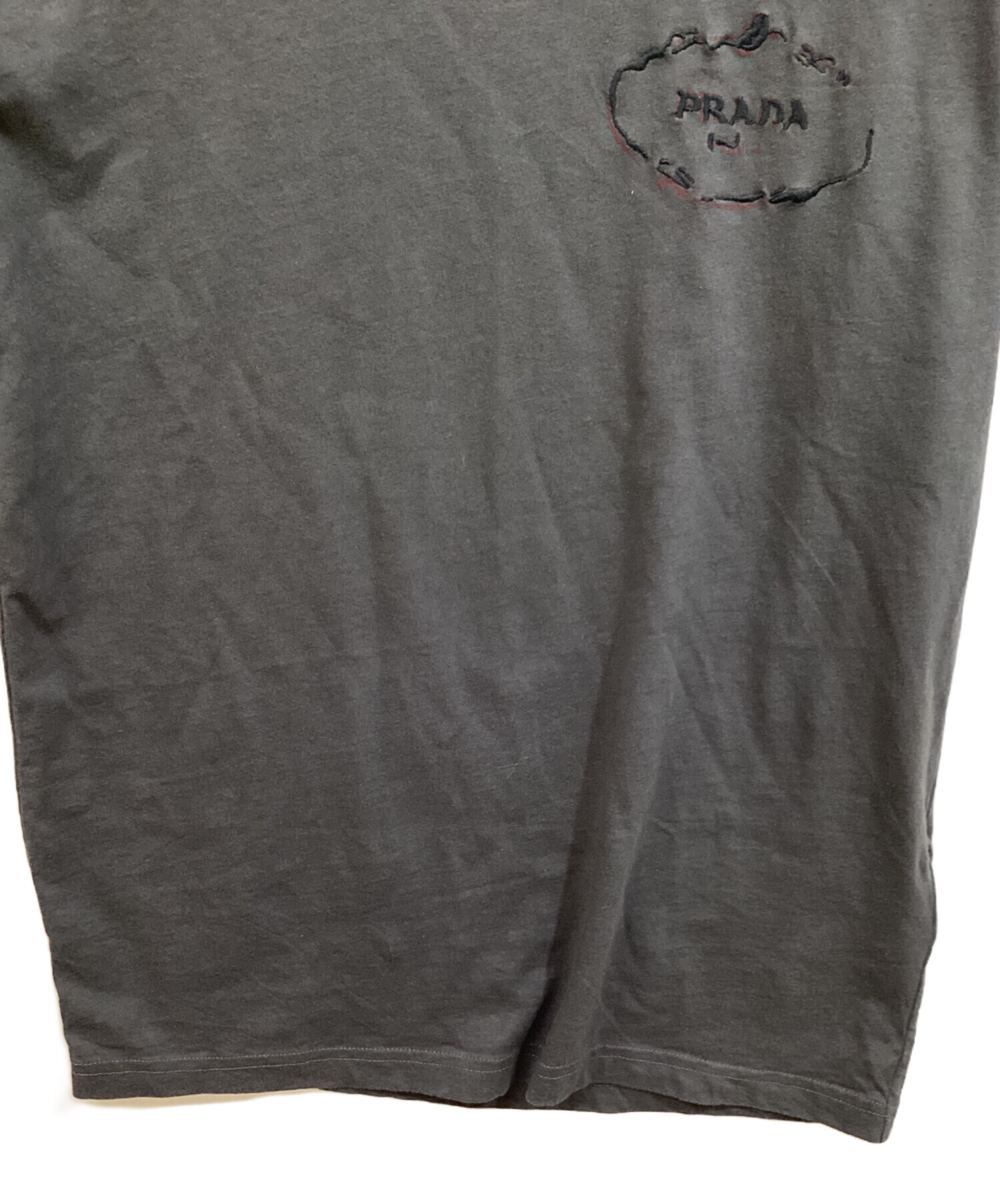 中古・古着通販】PRADA (プラダ) ロゴ刺繍 VネックTシャツ グレー