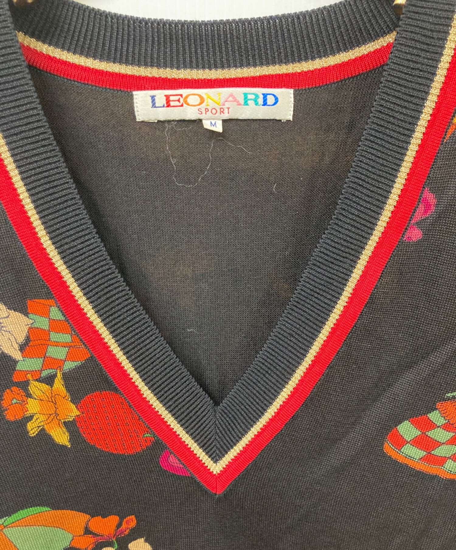 美品 レオナールファッション 花柄 Vネック トップス フローラル Sサイズ 中古・古着通販】LEONARD SPORT (レオナール スポーツ) 花柄Vネック