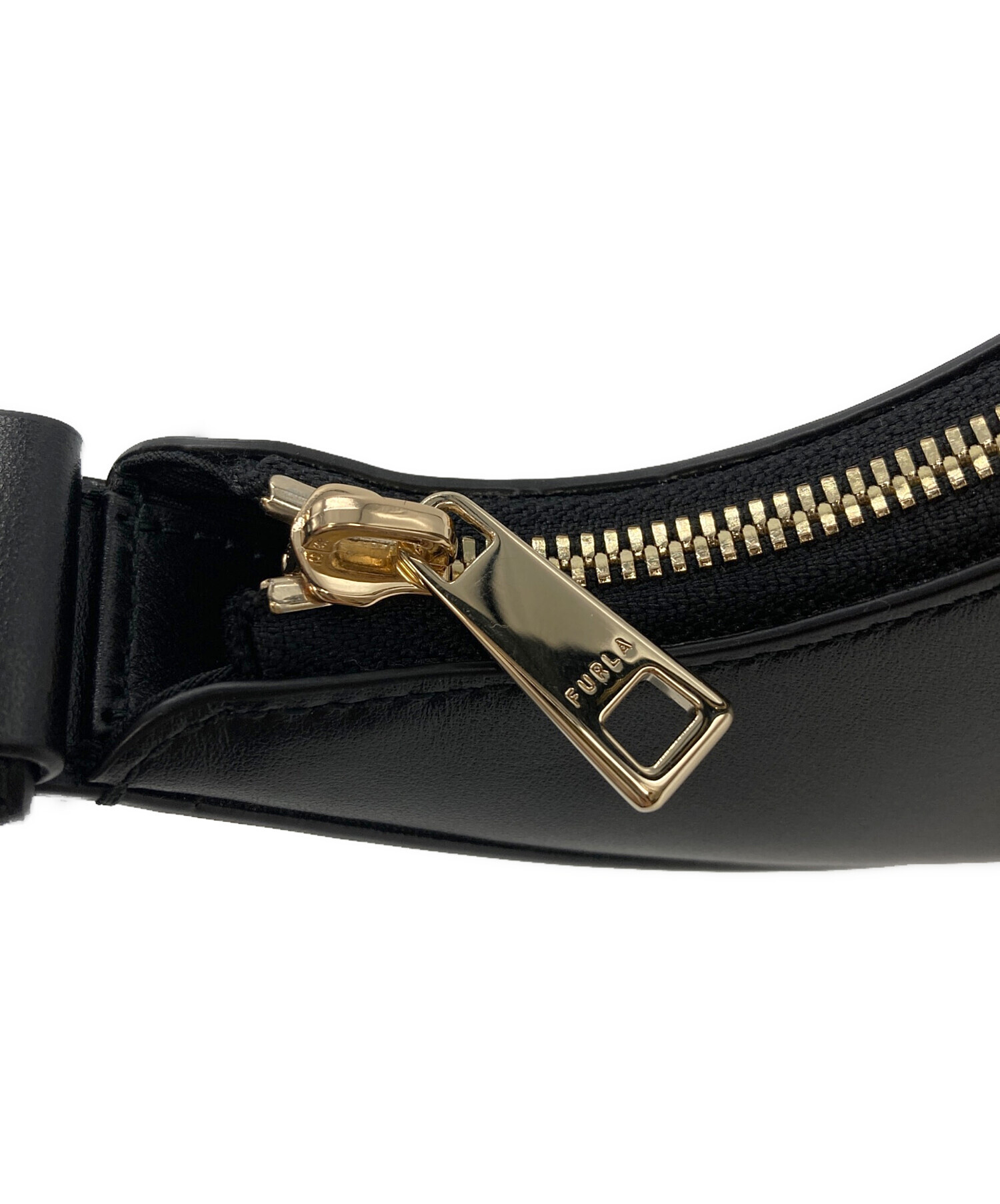 中古・古着通販】FURLA (フルラ) ハーフムーンショルダーバッグ