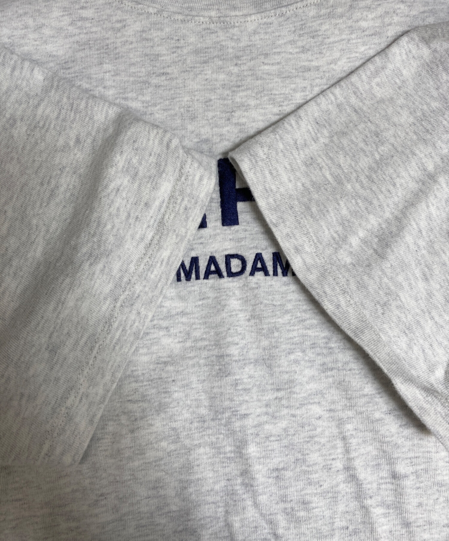 A.P.C. ロゴ刺繍 ニット セーター グレー ○サイズ 中古・古着通販】A.P.C. (アーペーセー) 刺繍ロゴTシャツ グレー