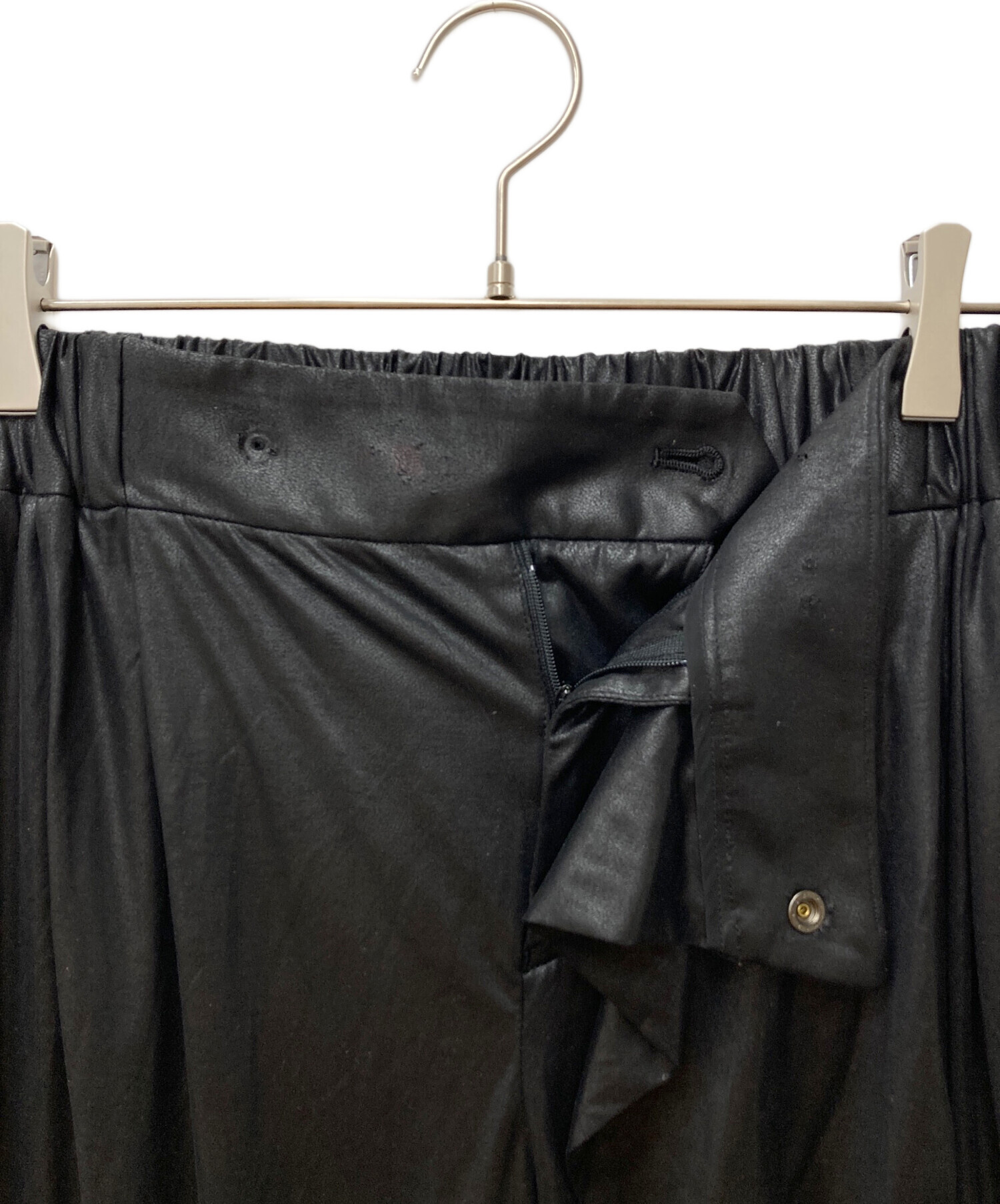 中古・古着通販】ISSEY MIYAKE (イッセイミヤケ) フェイクレザーパンツ