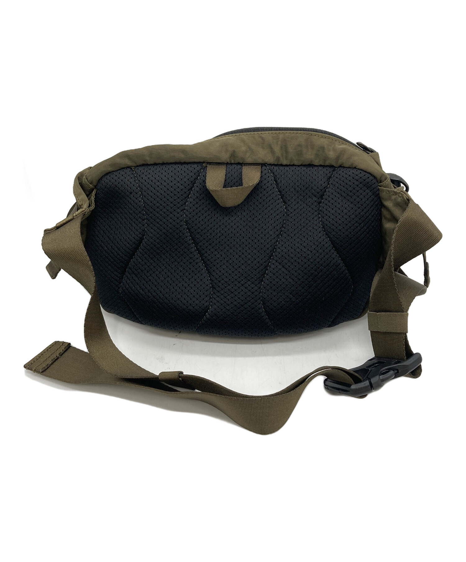 C.P. COMPANYシーピーカンパニーボディバッグ NYLON B カーキ C.P.COMPANY(シーピーカンパニー) Nylon B Crossbody Pack ナイロン