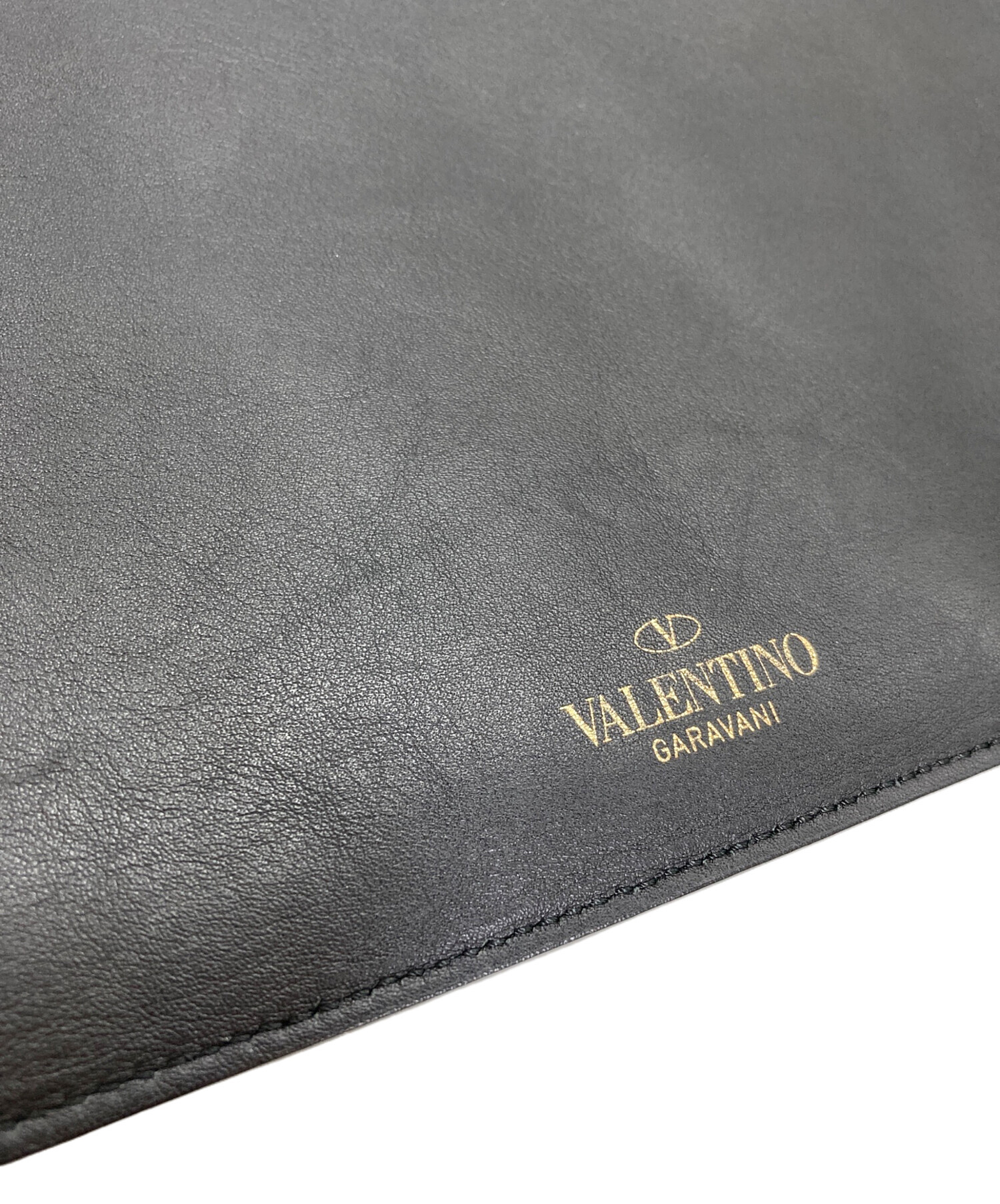 【正規品】 ヴァレンティノ クラッチ 【新品未使用】 Valentino 中古・古着通販】VALENTINO (ヴァレンティノ) ロゴプリントクラッチ