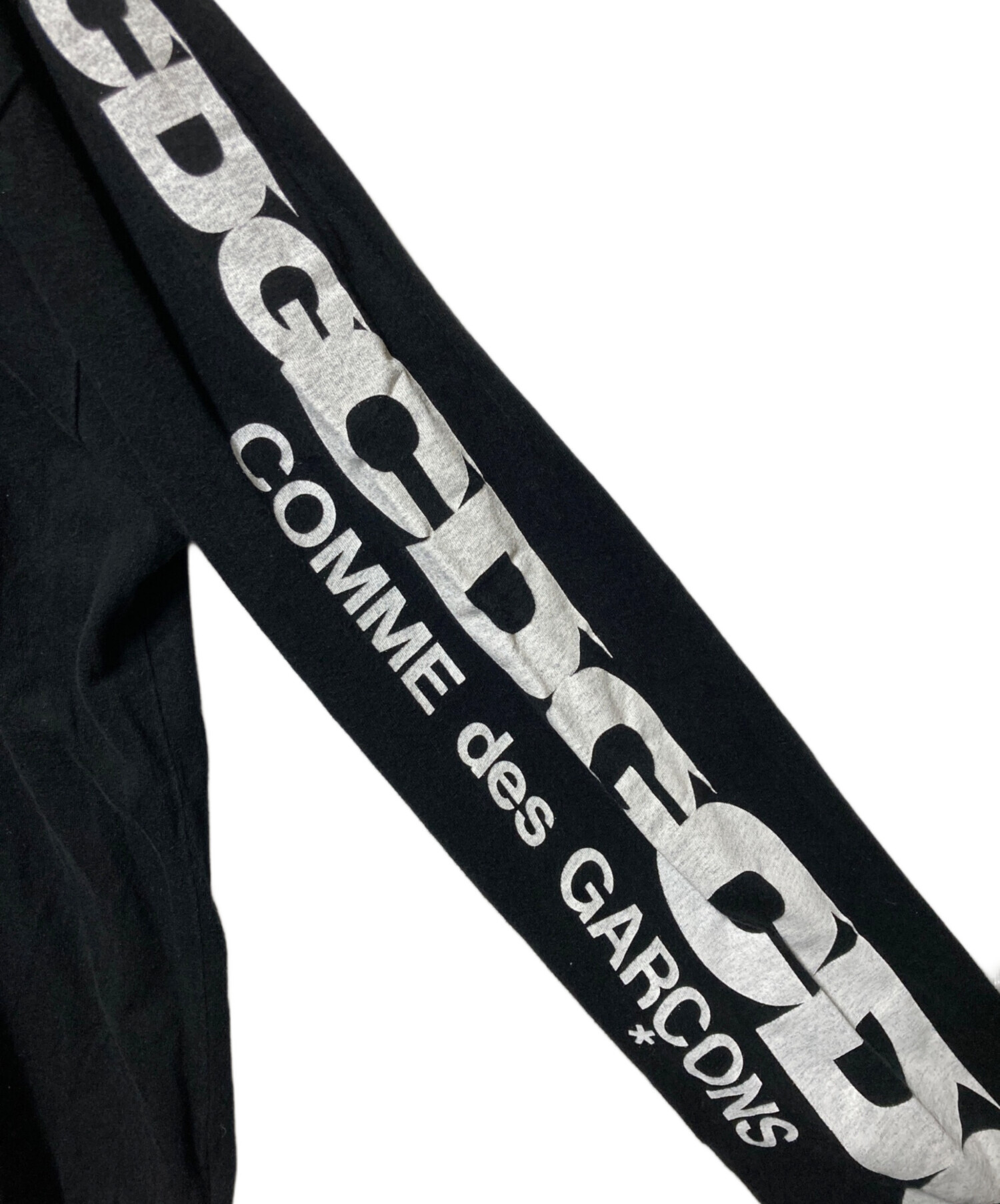 COMME des GARCONS CDGアームプリントロングスリーブ Tシャツ | DFK.QC.CA