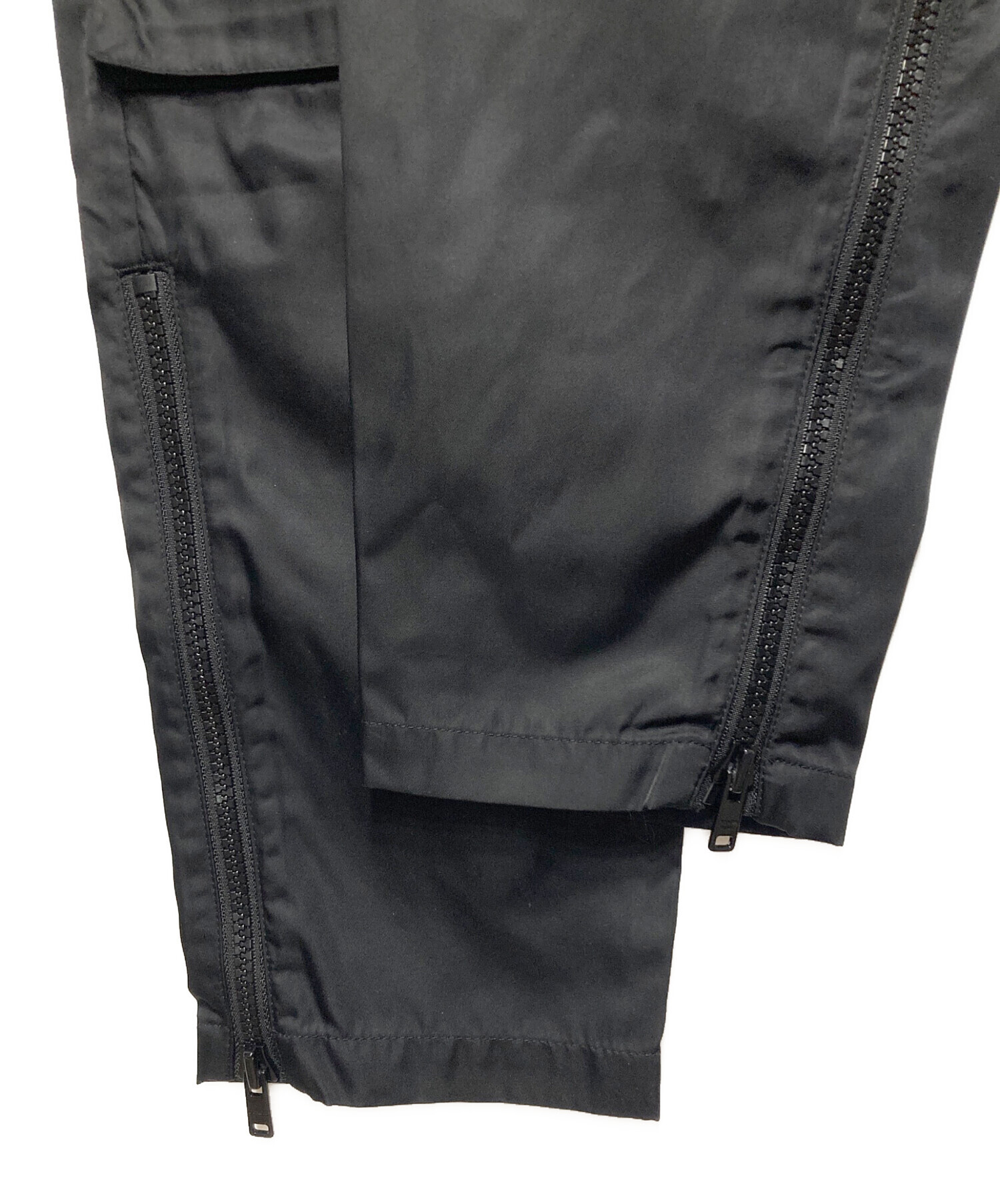 中古・古着通販】PRADA (プラダ) ナイロンジップパンツ ブラック