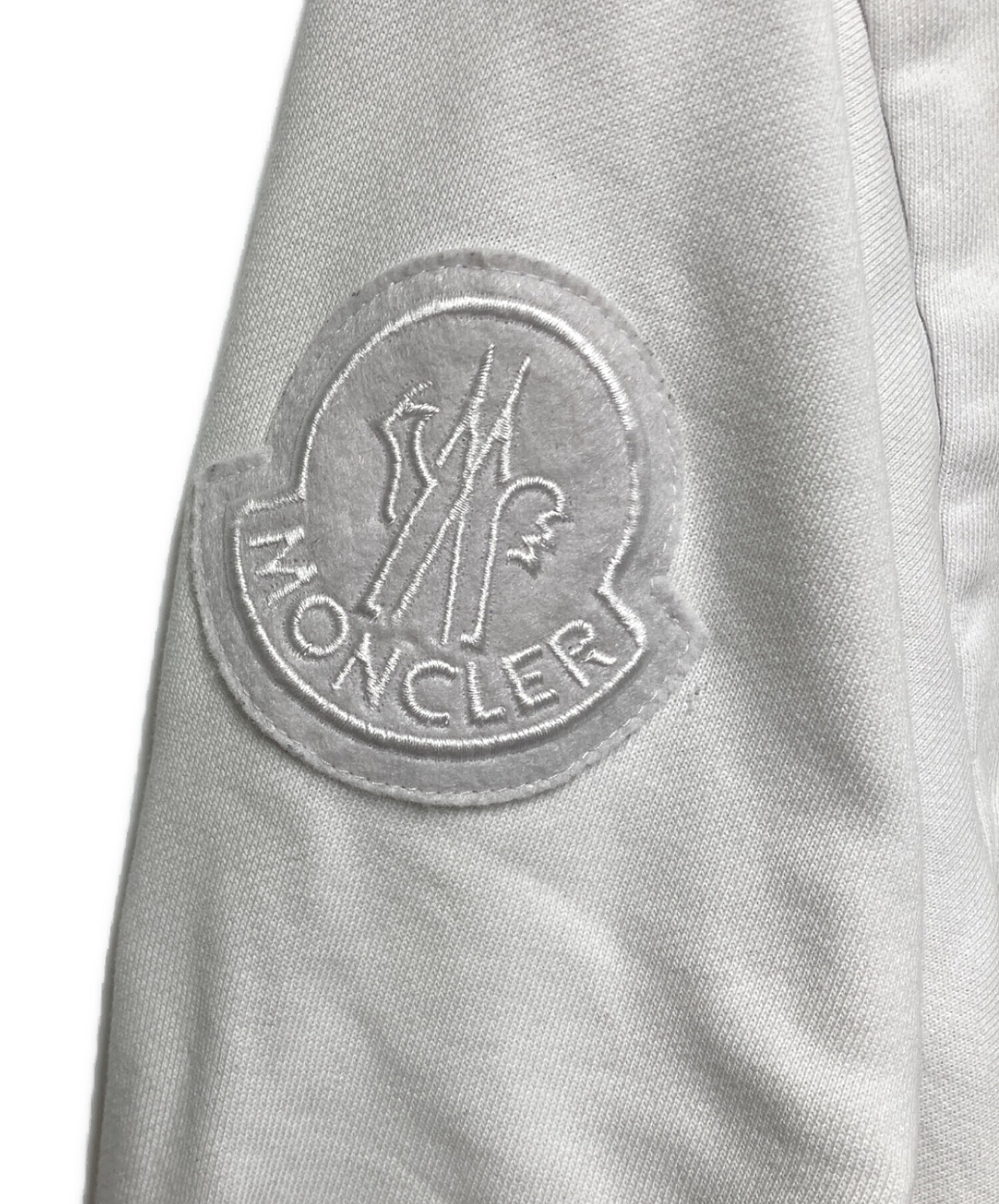 中古・古着通販】MONCLER (モンクレール) プリントスウェット ホワイト
