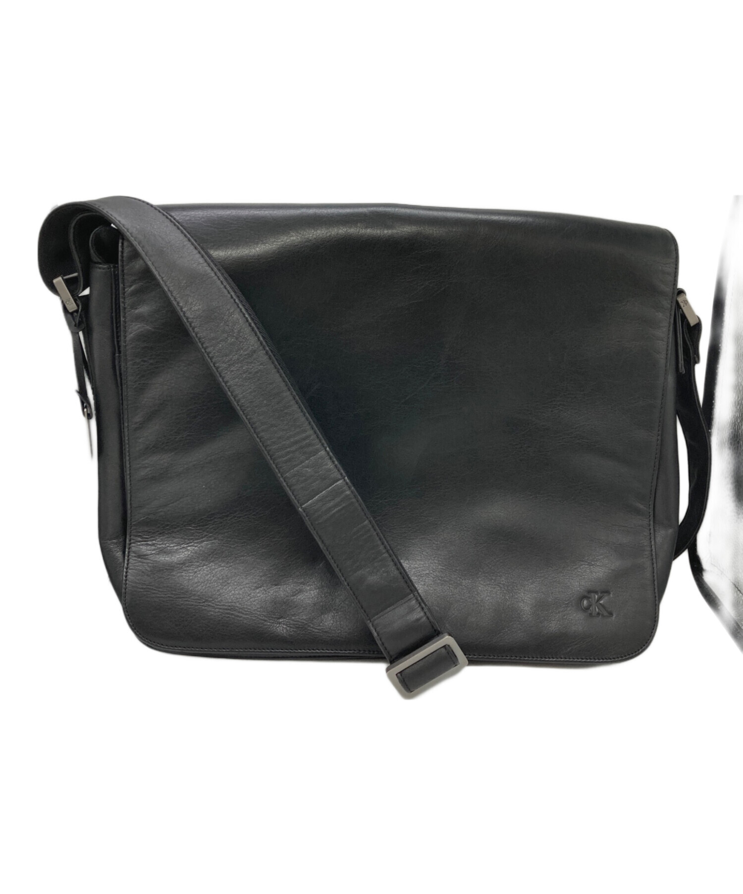 【美品】カルバンクライン レザー メッセンジャーバッグ A4 黒 ブラック 中古・古着通販】Calvin Klein (カルバンクライン) メッセンジャー