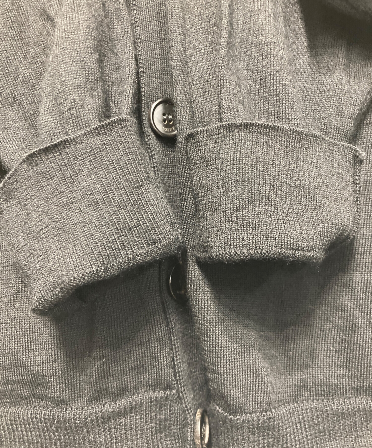 中古・古着通販】LOEWE (ロエベ) アナグラム刺繍Vネックカーディガン