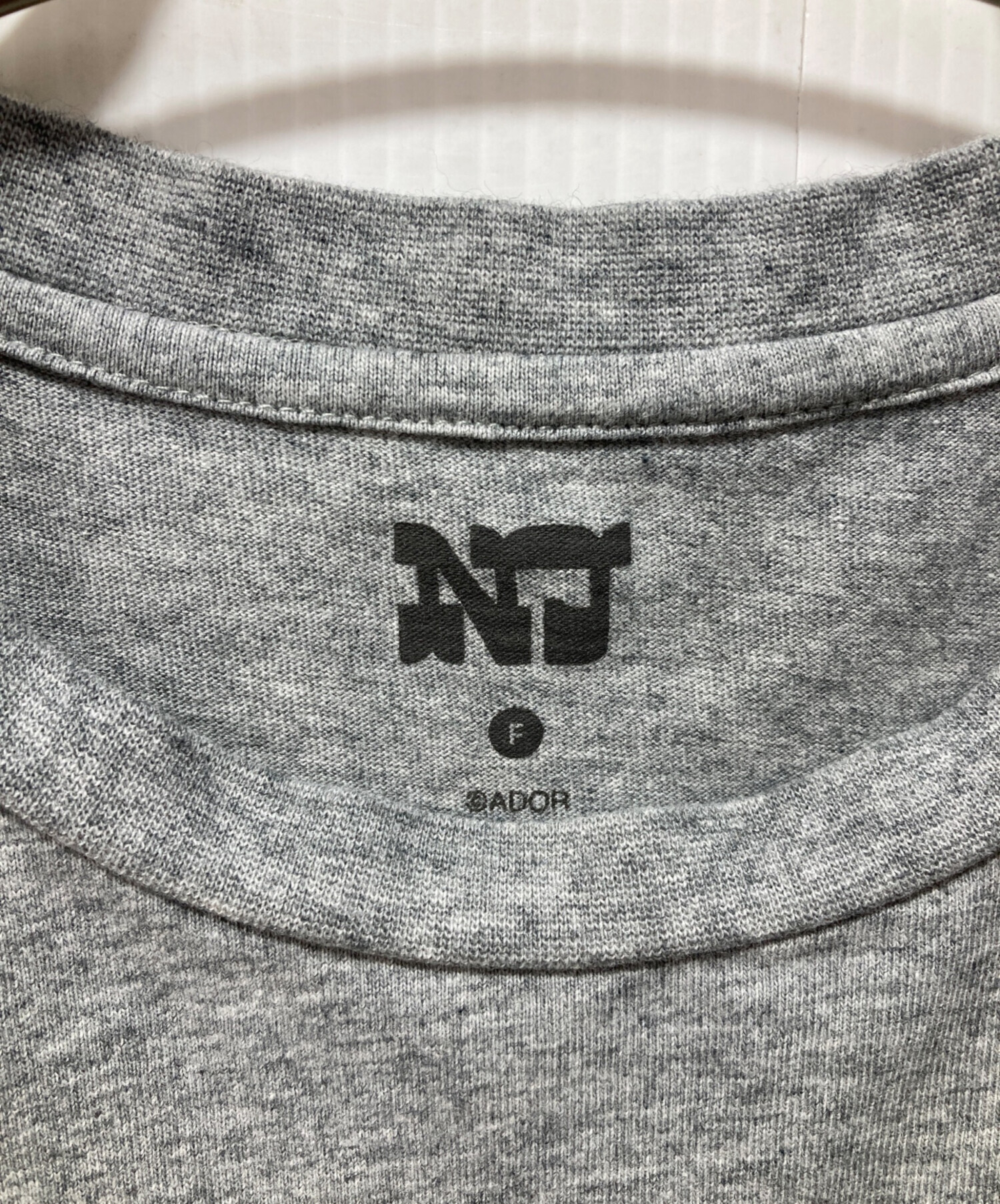 中古・古着通販】newjeans (ニュージーンズ) プリントTシャツ グレー