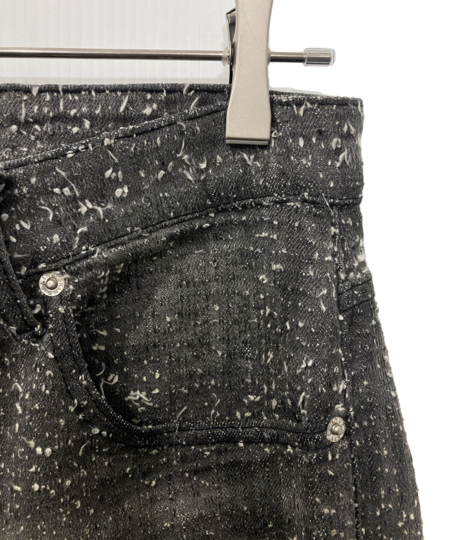 中古・古着通販】SKINS (スキンズ) ネップ加工デニムパンツ グレー