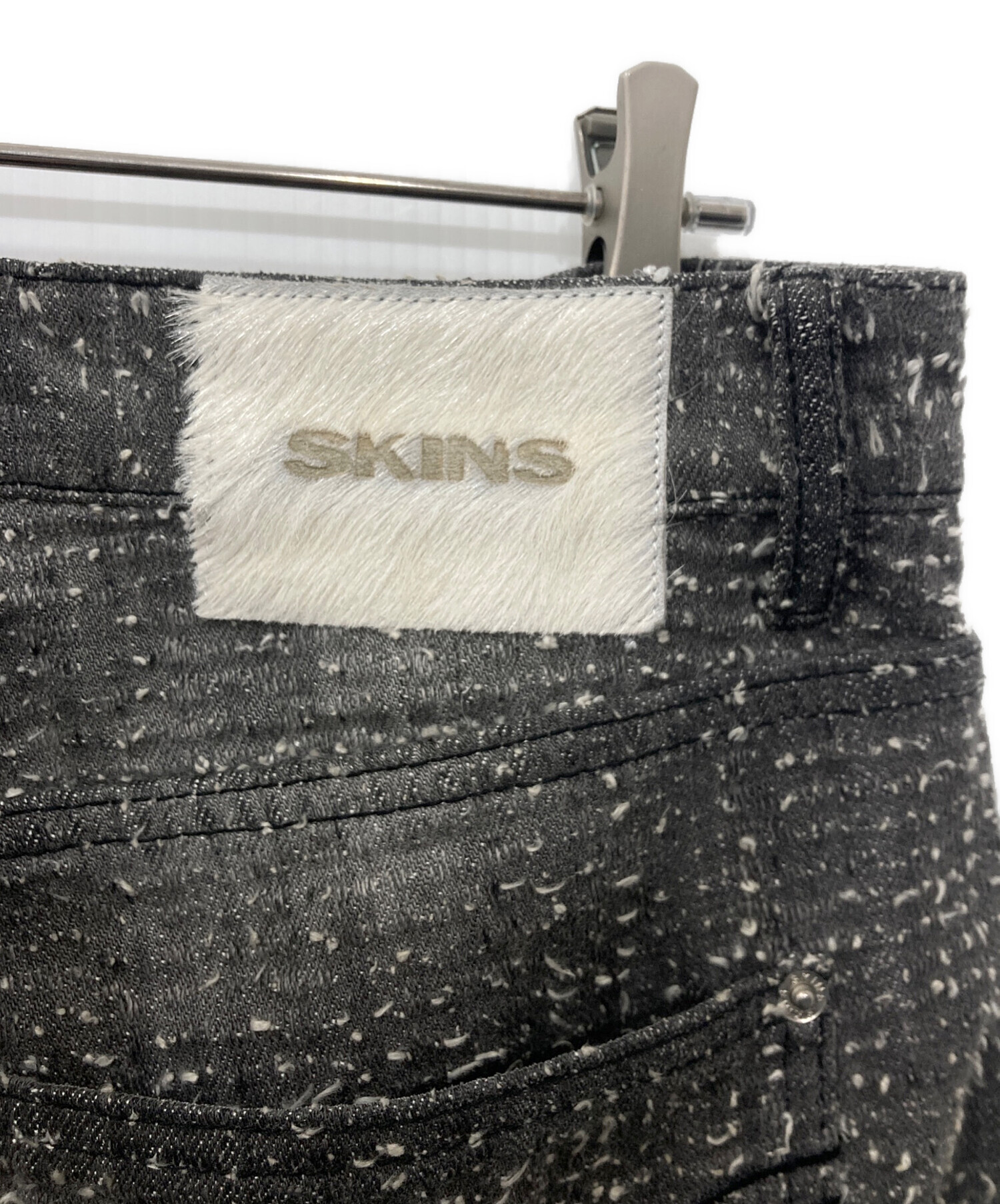 中古・古着通販】SKINS (スキンズ) ネップ加工デニムパンツ グレー