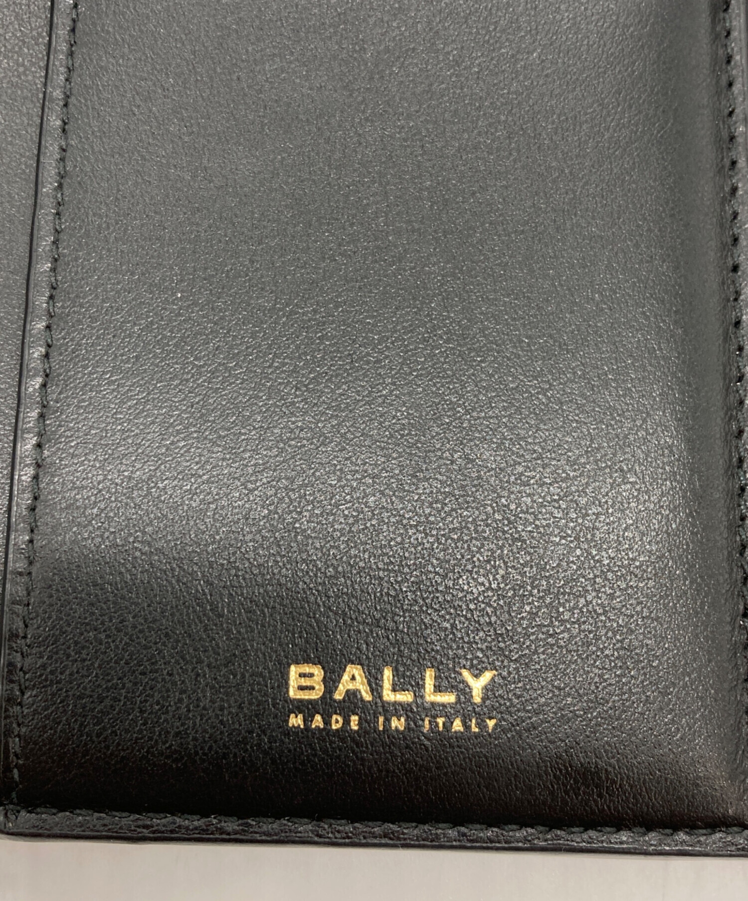 BALLY バリー コンパクトウォレット 3つ折り財布 レザー 小物 メンズ レディース 皮革 イタリア製 中古・古着通販】BALLY (バリー) Baroque Compact Wallet/三つ折り財布