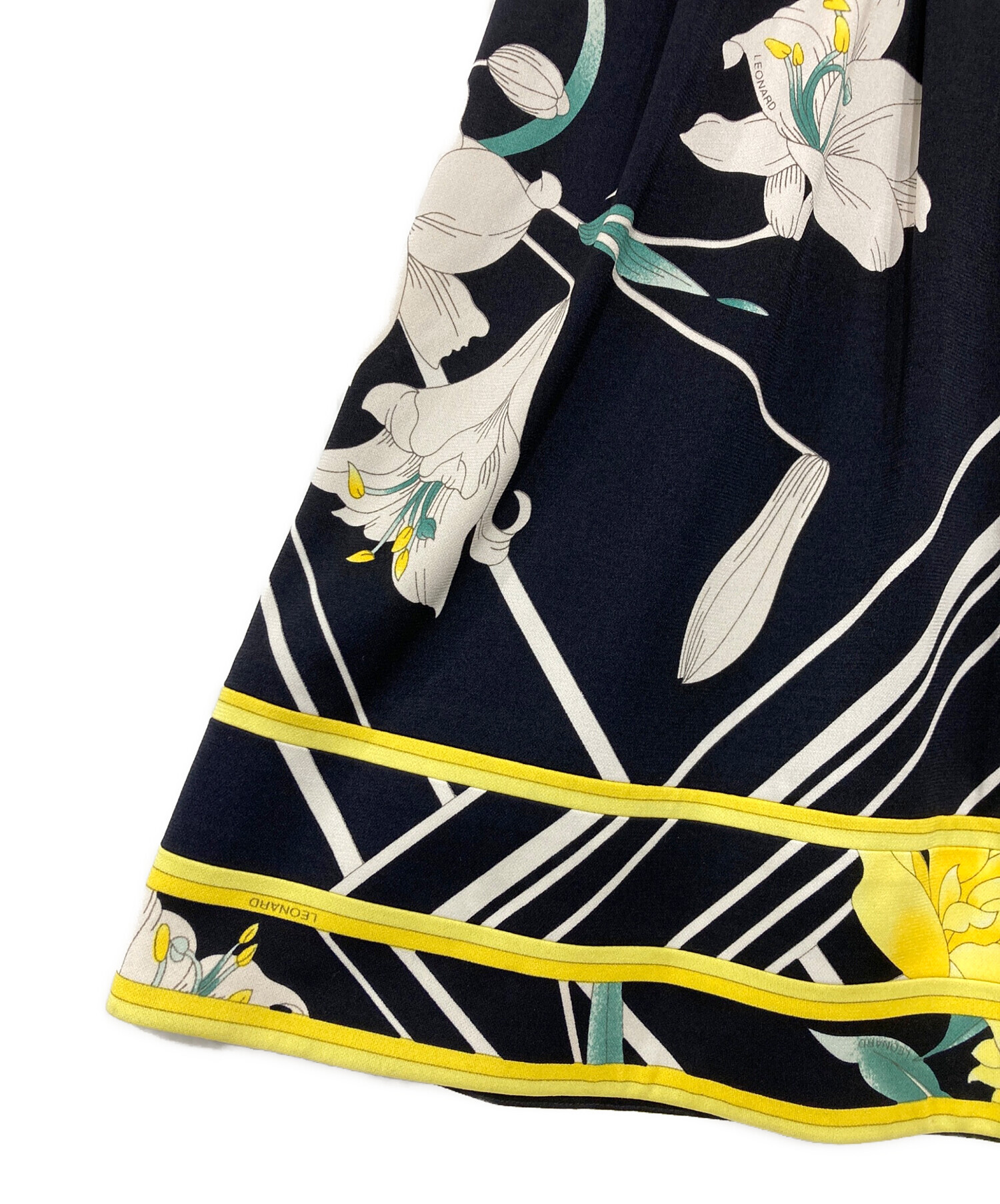 LEONARD FASHION 花柄タイトスカート LEONARD シルク マルチカラー 花柄 タイトスカート - メルカリ