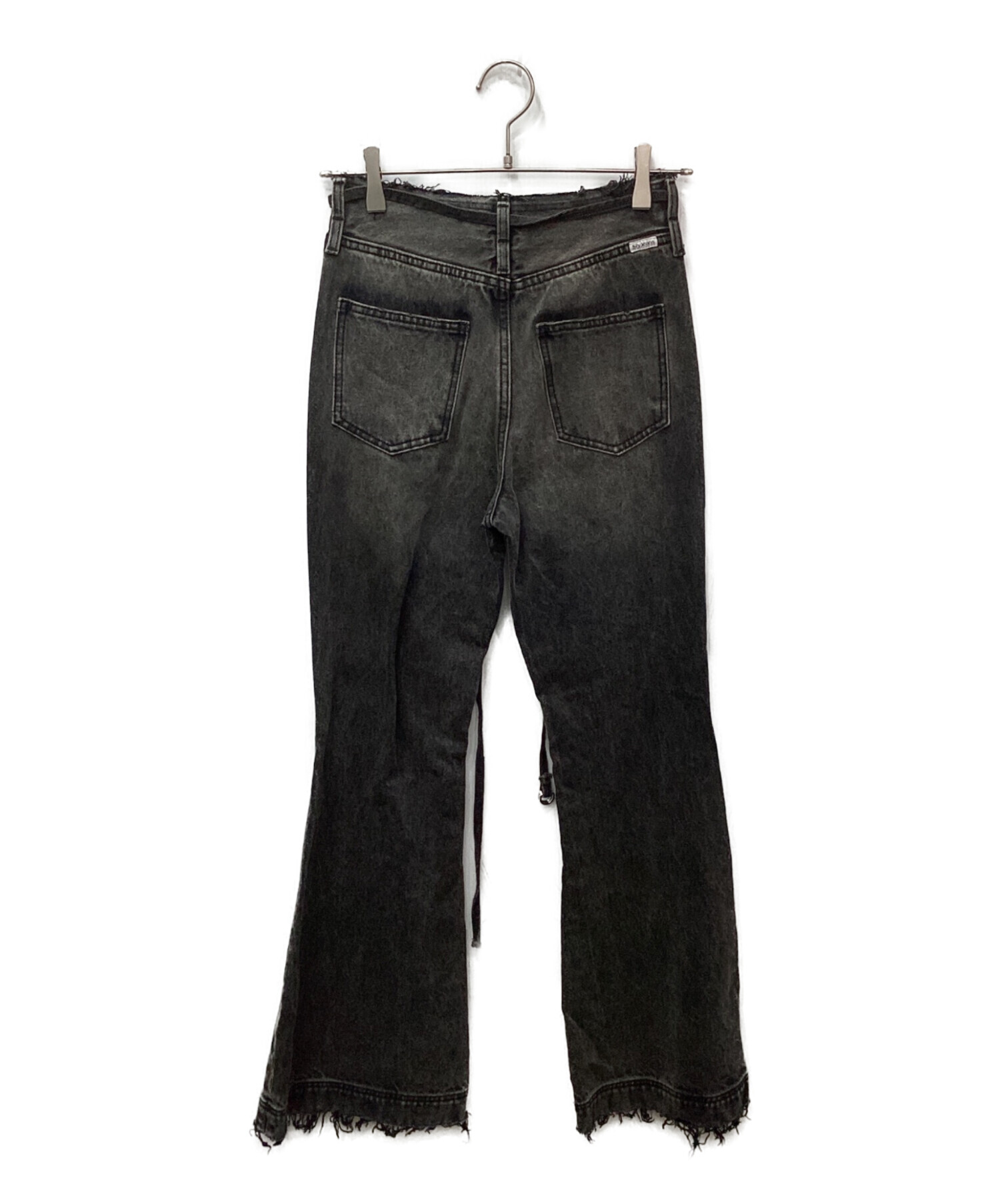 SLY JEANS フレアデニムパンツ ブラック 中古・古着通販】SLY (スライ) フレアデニムパンツ ブラック｜ブランド