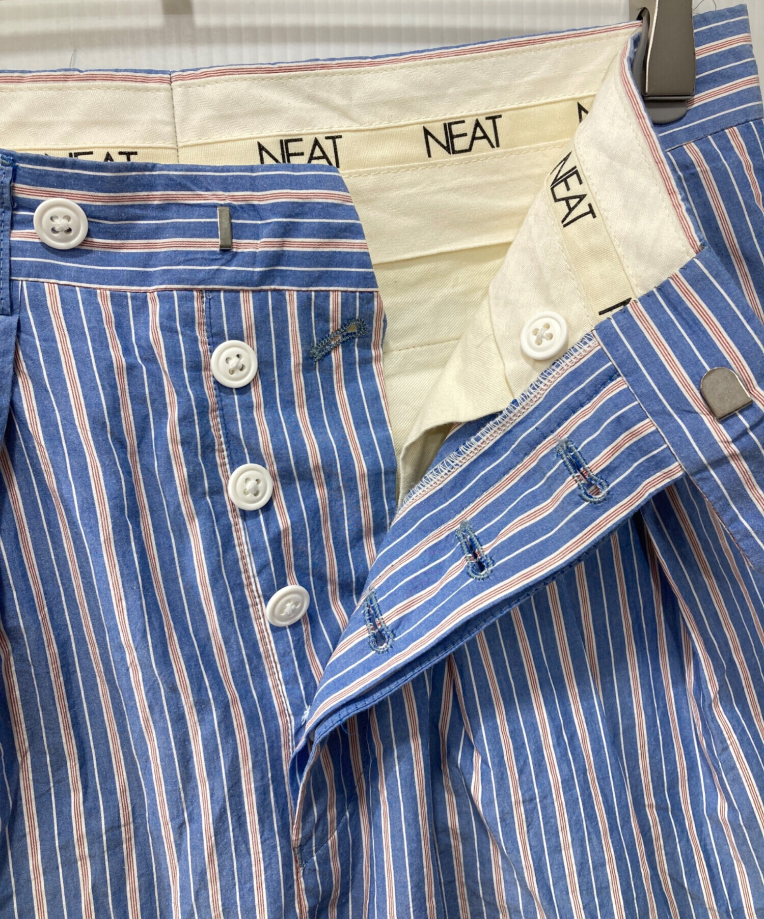 NEAT ストライプスラックス 44サイズ　ワイド 中古・古着通販】NEAT (ニート) ストライプ スラックス ブルー サイズ