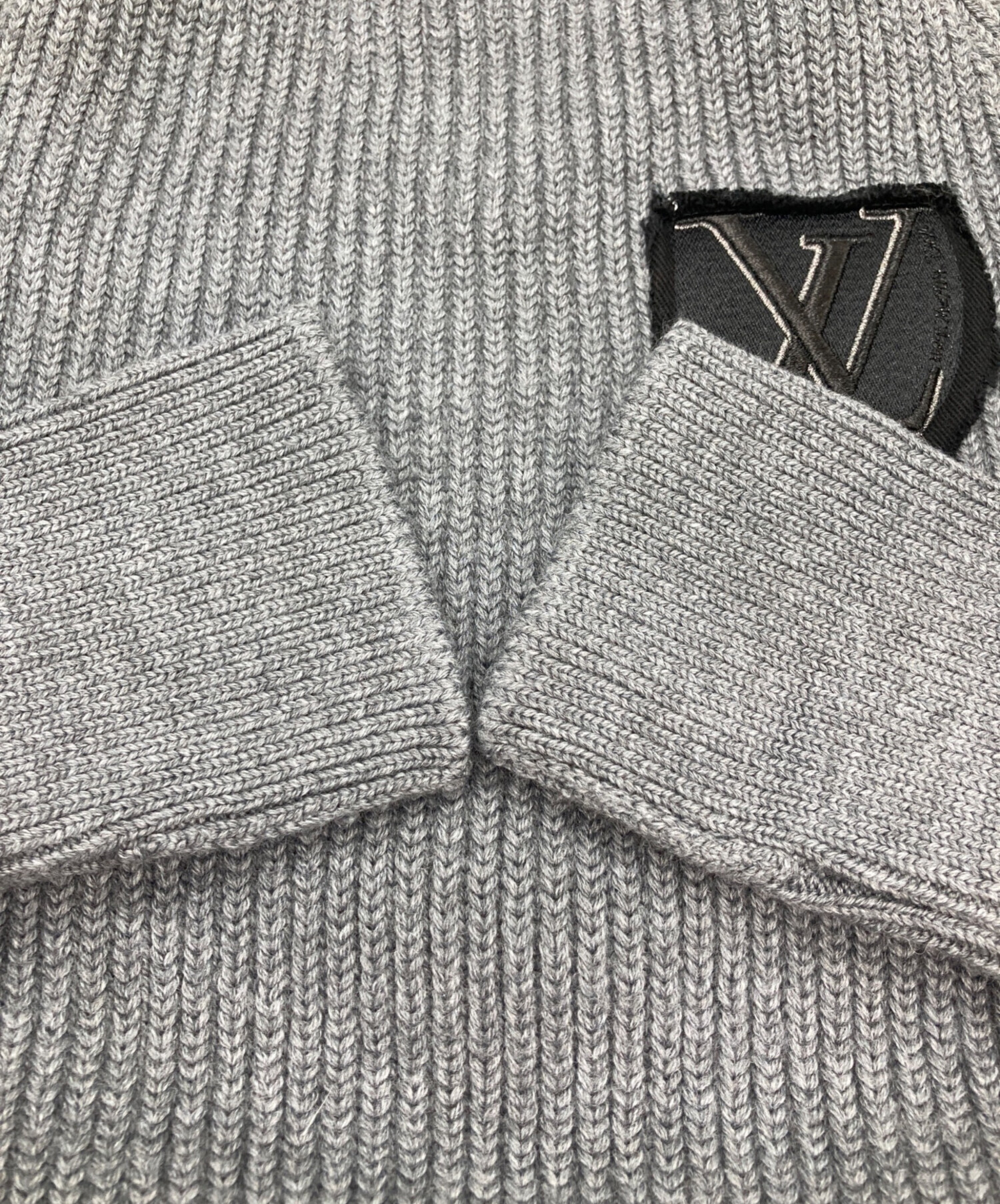 ルイ・ヴィトン LOUIS VUITTON ニット ニット 衣料品 トップス ウール レディース グレー系 【中古】 中古・古着通販】LOUIS VUITTON (ルイ ヴィトン) LVエンブレムニット
