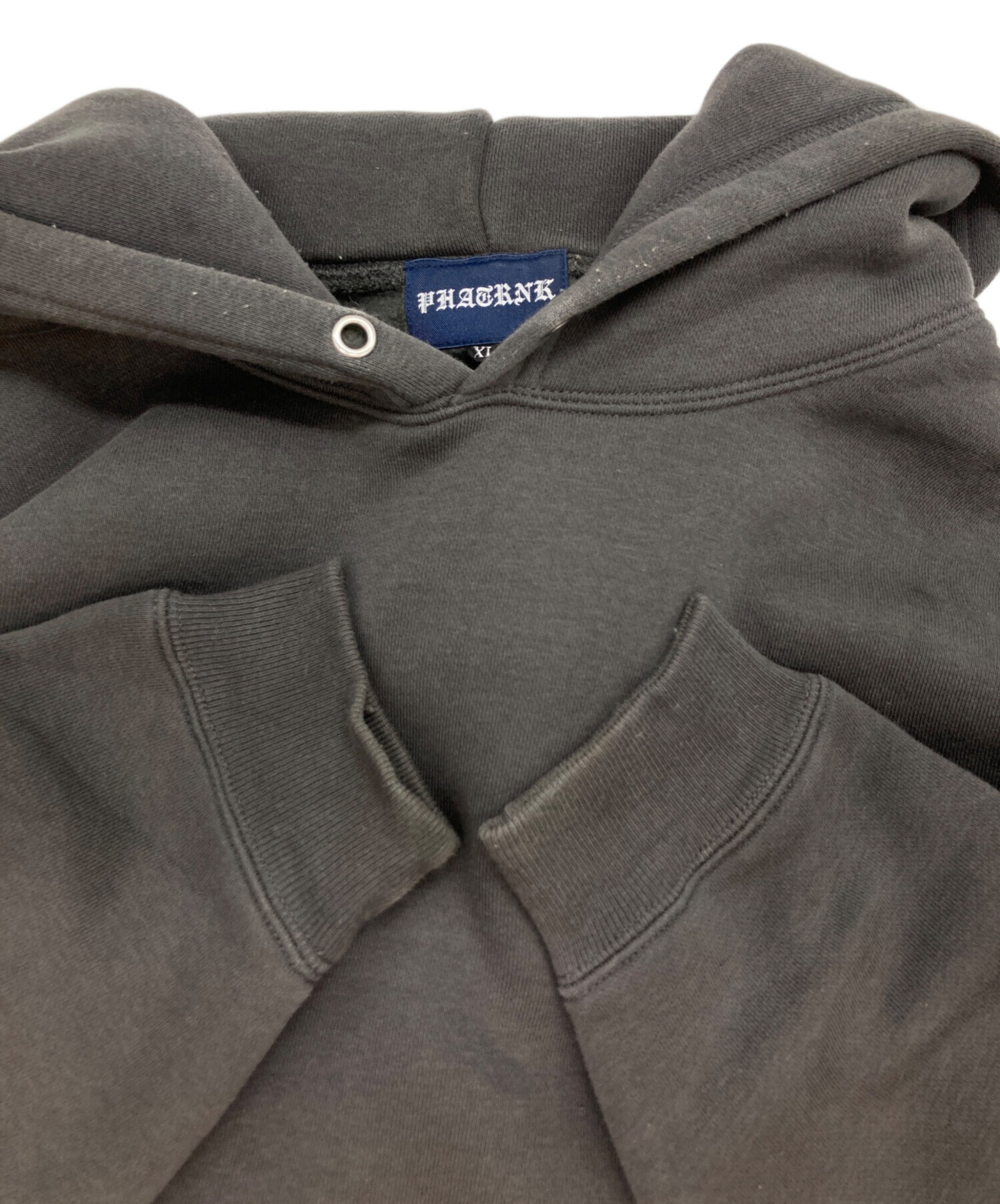 ダークグレー フード付きパーカー PHATRNK 中古・古着通販】PHATRNK (ファットランク) ラインストーンロゴ