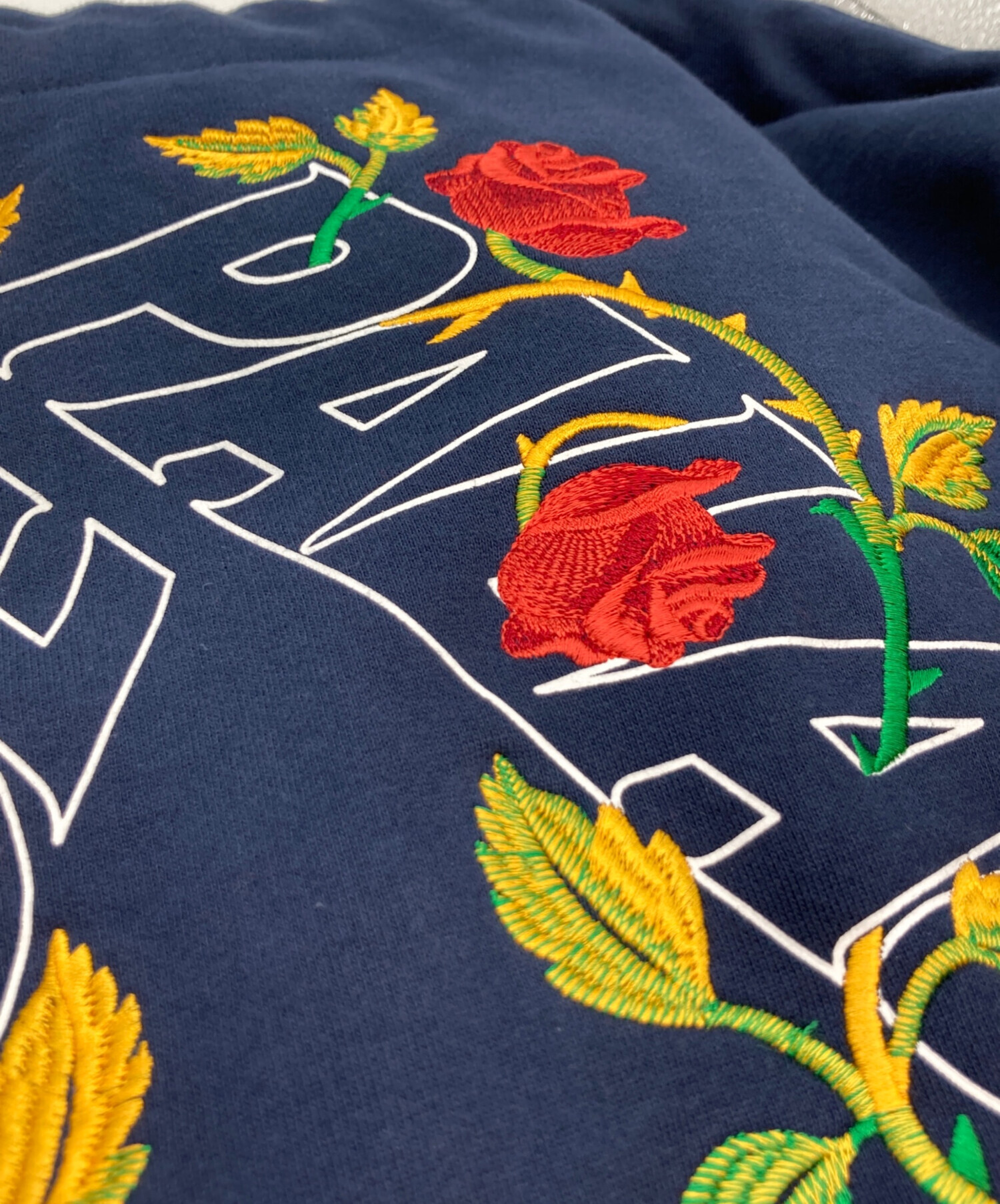 PALACE パレス パーカー S/M 紺x青xピンク系(総柄) 【古着】【中古】 PALACE パレス パーカー S/M 紺x青xピンク系(総柄) 【古着】【中古】の