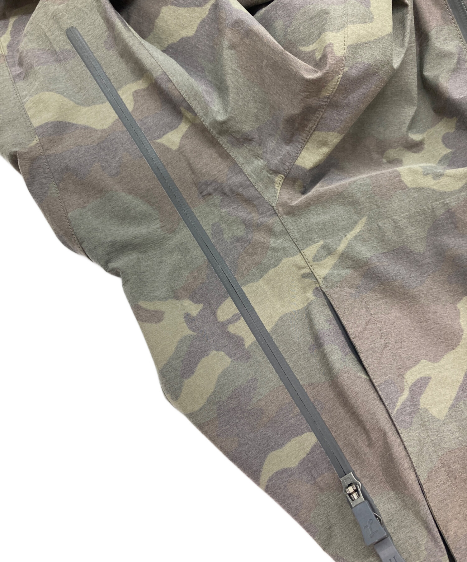Herno ヘルノ Laminar ラミナー マウンテンパーカー 迷彩 中古・古着通販】HERNO (ヘルノ) Laminar (ラミナー) カモ柄マウンテン