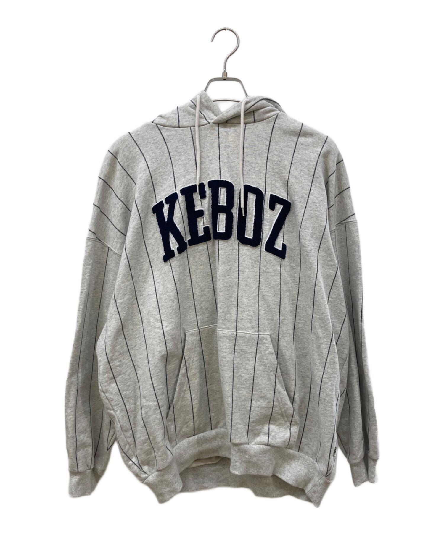 ケボズ　keboz フリークスストア　コラボ　パーカー　L グレー 中古・古着通販】KEBOZ (ケボズ) KEBOZ プルオーバーパーカー グレー