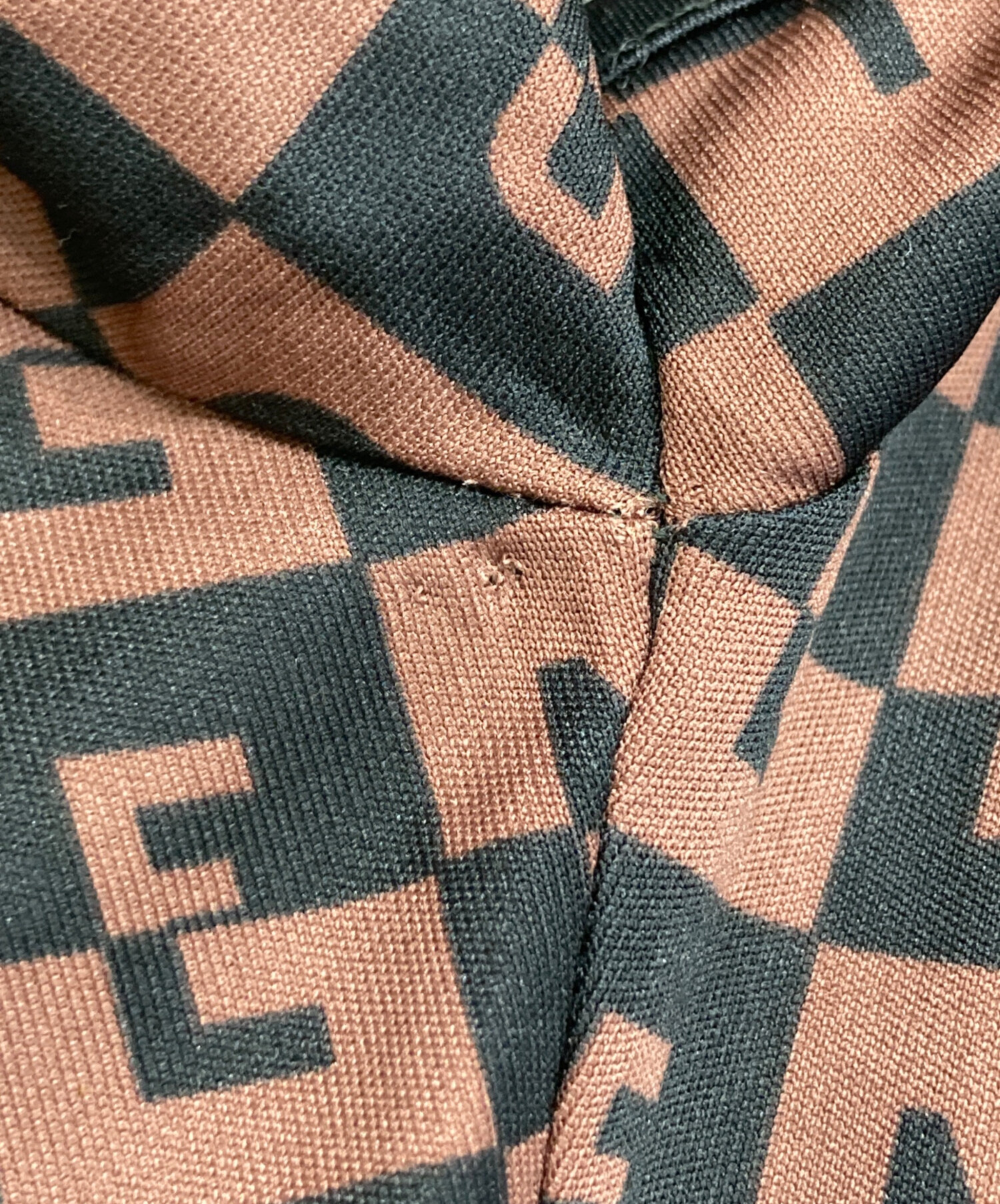 中古・古着通販】FENDI (フェンディ) 総柄Tシャツ ブラウン サイズ:42
