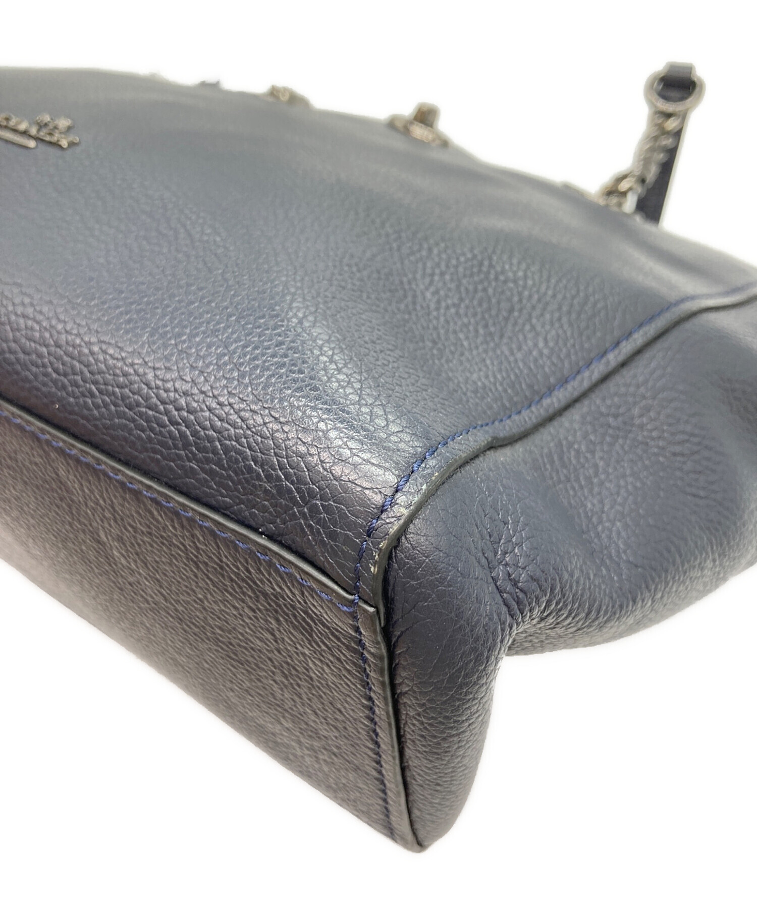 COACH ダメージ加工 ネイビー トート ハンド バッグ ターンロック 中古・古着通販】COACH (コーチ) ターンロックレザートートバッグ
