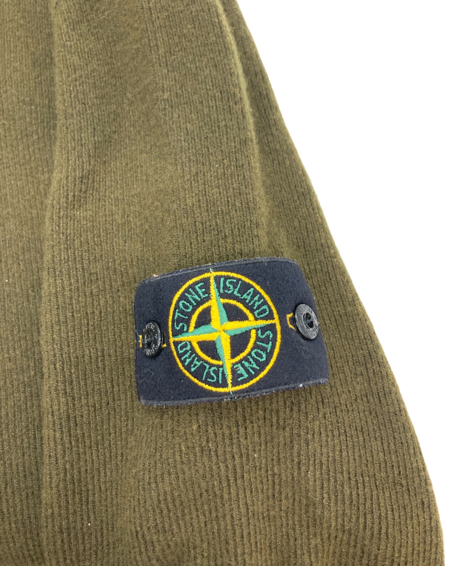 ストーンアイランド　ニット　カーキ　S STONE ISLAND（ニット/セーター ・ グリーン・カーキ/緑色系）のフリマ