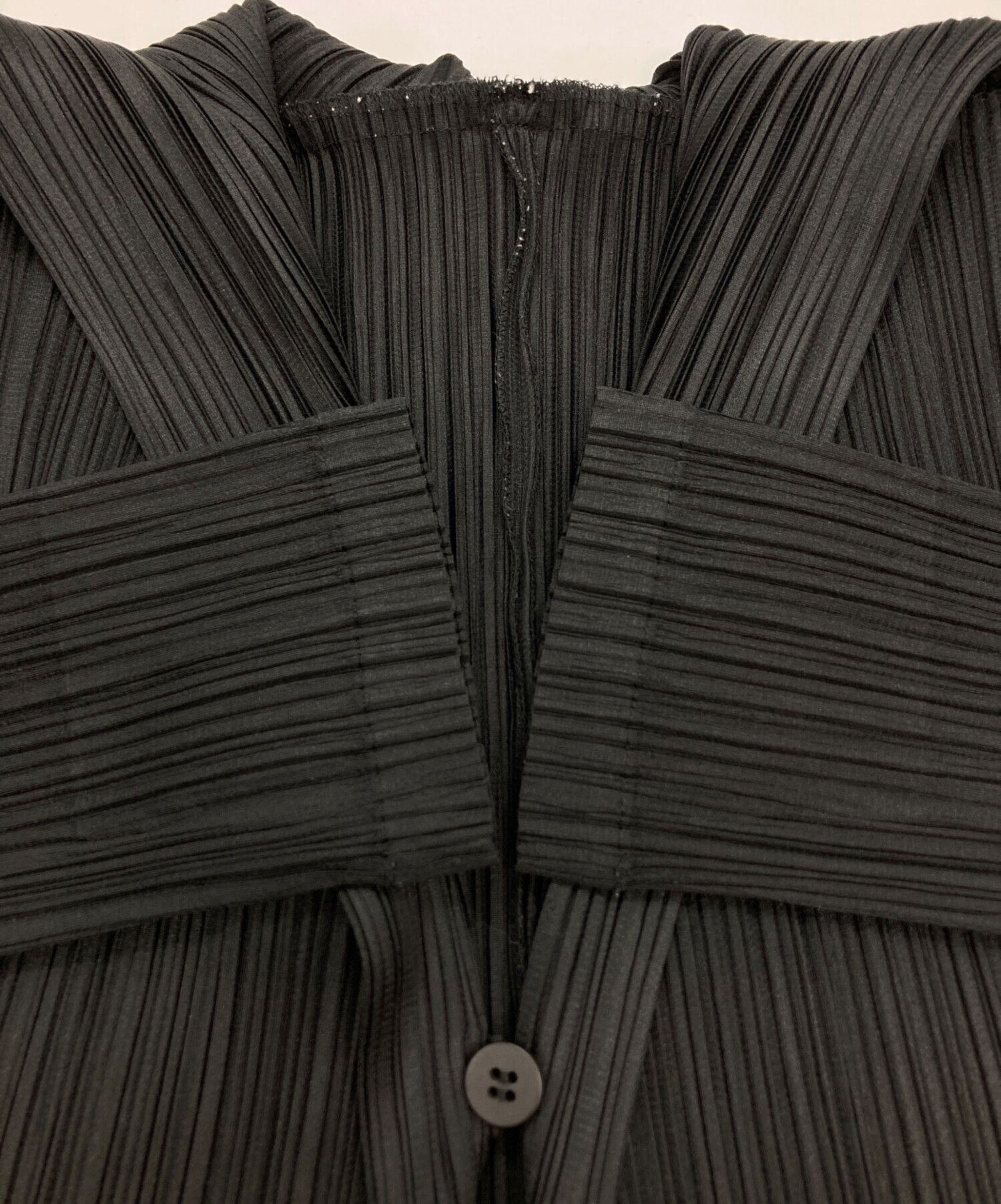 【美品】プリーツプリーズ PLEATS PLEASE パーカー　ブラック　3 プリーツプリーズPLEATS PLEASE プリーツハーフジッププルオーバー