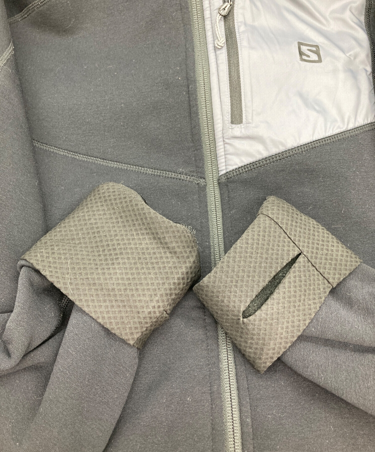 Salomon サロモン パーカー S カーキ 【古着】【中古】【送料無料】 中古・古着通販】SALOMON (サロモン) マウンテンパーカー ブラック