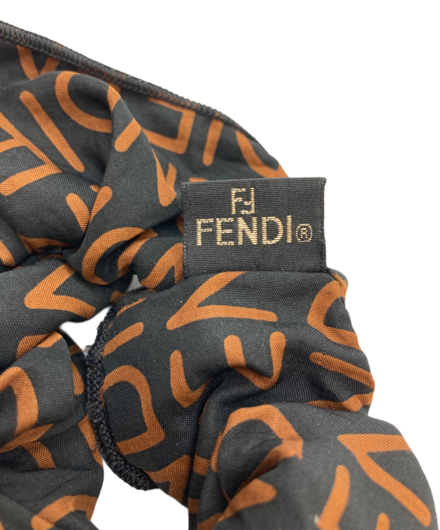 中古・古着通販】FENDI (フェンディ) ズッカ柄シュシュ ブラウン 中古・古着通販】FENDI (フェンディ) ズッカ柄シュシュ ブラウン