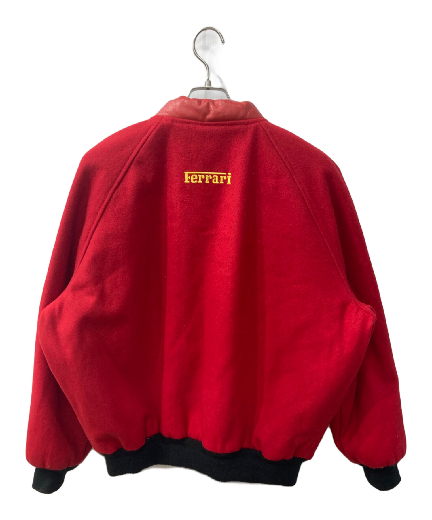FERRARI 刺繍ロゴ入りデザインジャンパー　　　新品未使用品　Lサイズ　赤 中古・古着通販】Ferrari (フェラーリ) スタジャン レッド サイズ:M