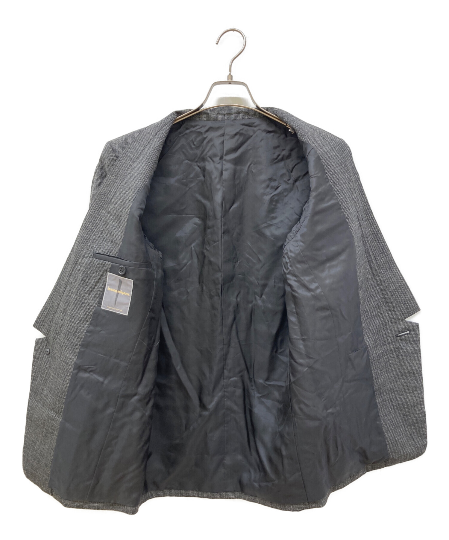 イッセイミヤケ　ペルマネンテ　グレー テーラードジャケット 中古・古着通販】ISSEY MIYAKE (イッセイミヤケ) カッティングデザイン