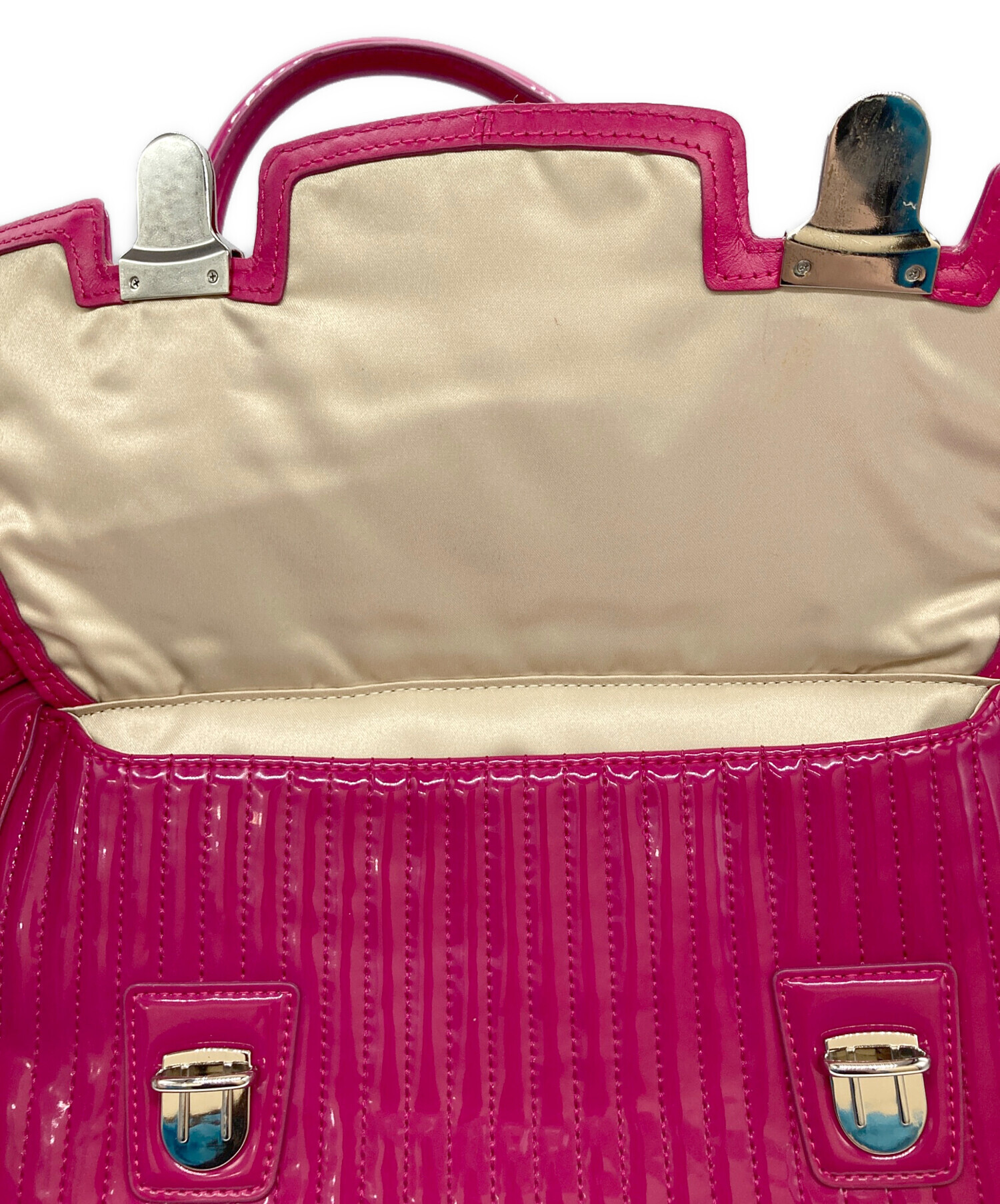 中古・古着通販】COACH (コーチ) ポピー リキッド グロス キルティング 中古・古着通販】COACH (コーチ) ポピー リキッド グロス キルティング