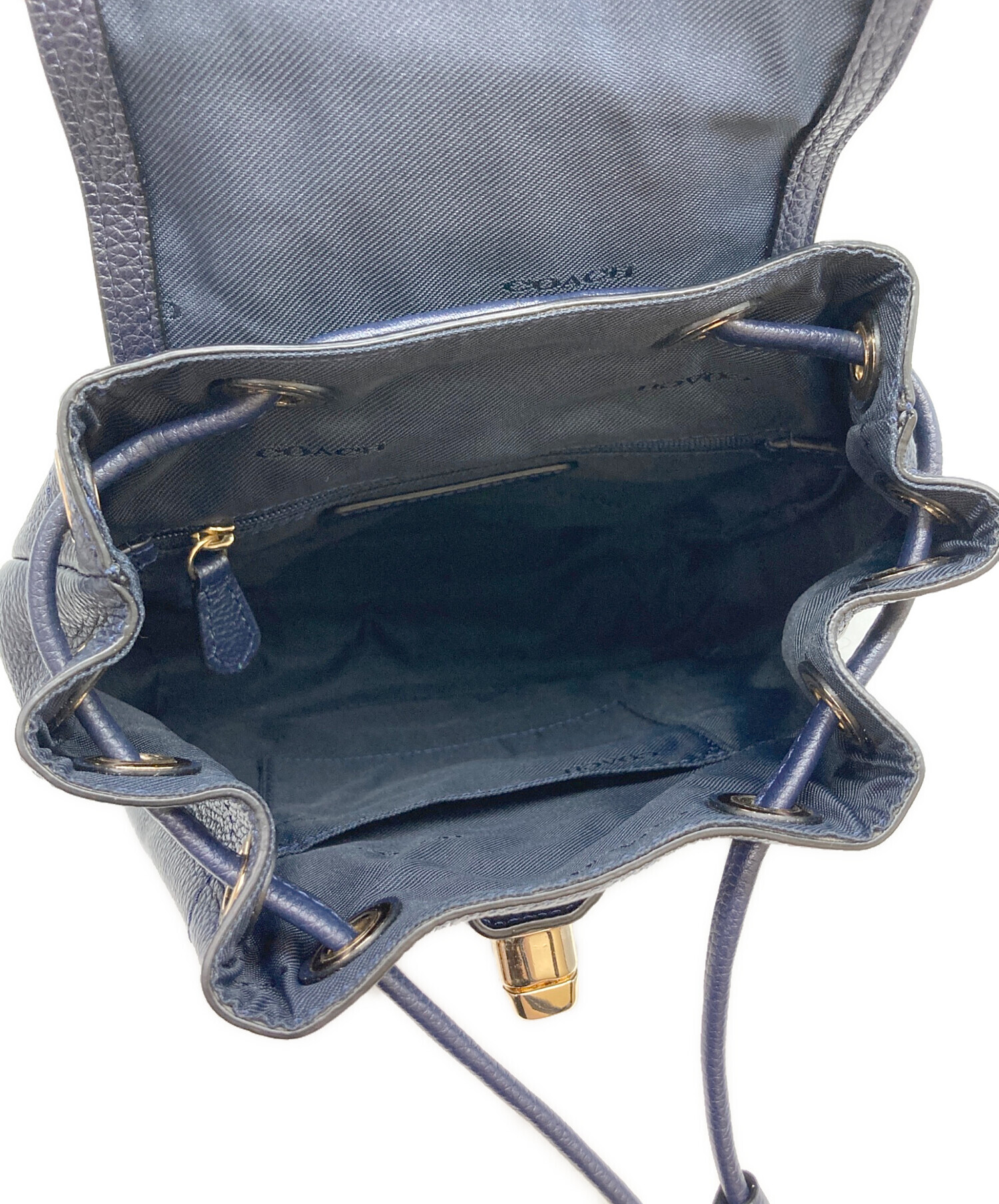 COACH コーチ テレイントレック ナイロン リュック パンチング レザー 青 中古・古着通販】COACH (コーチ) ターンロックリュック ネイビー