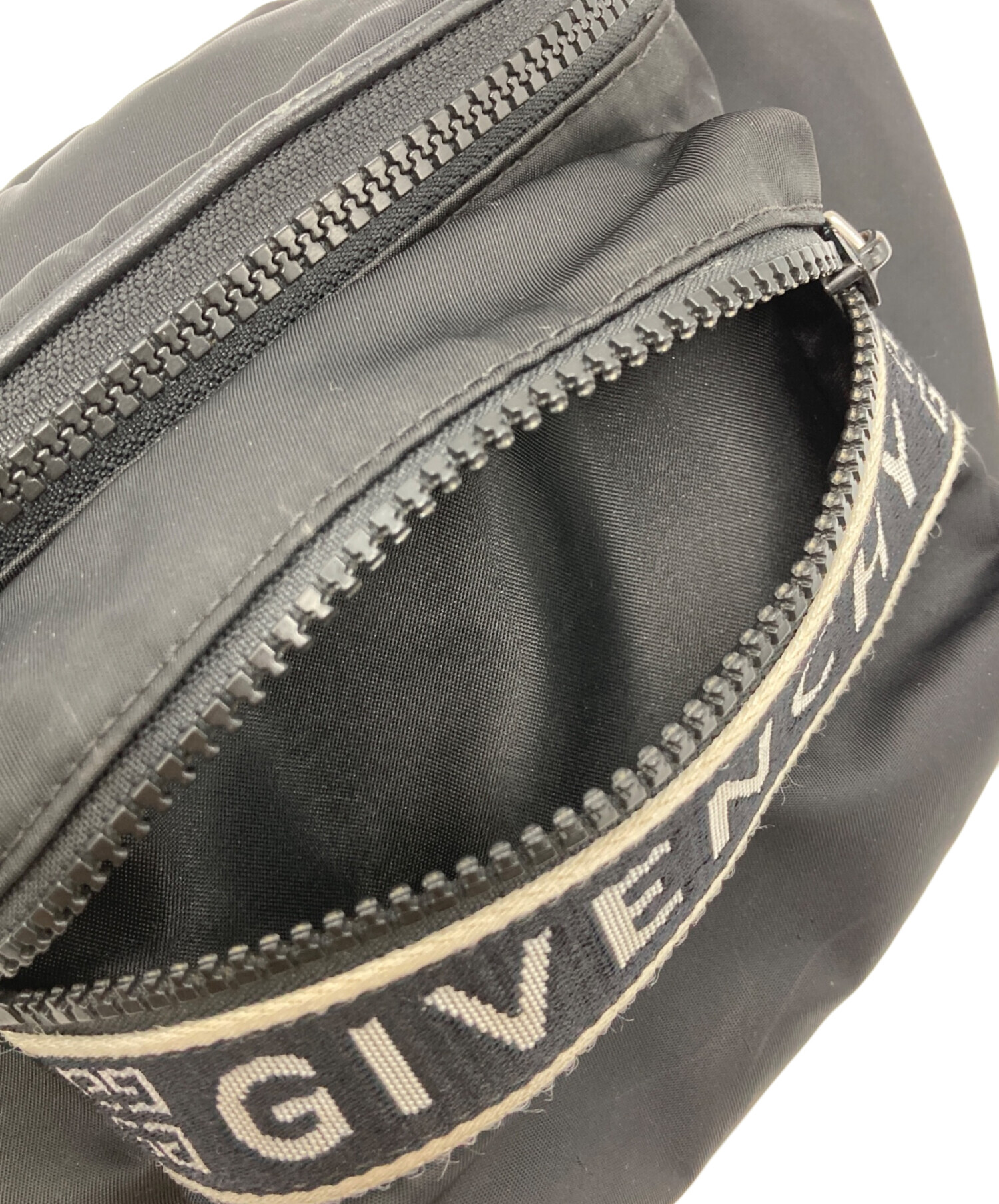 中古・古着通販】GIVENCHY (ジバンシィ) ロゴボディーバッグ ブラック