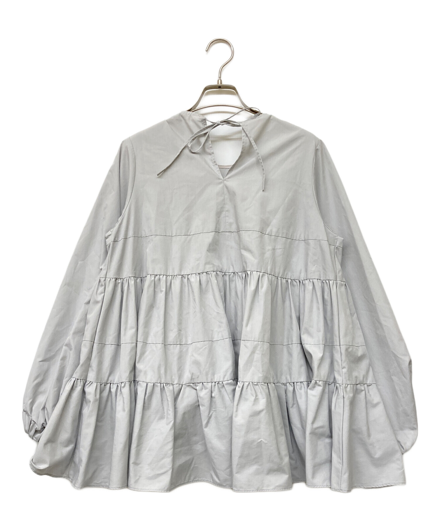 yori ティアードロングブラウス グレー、ティアードカットソーピンク