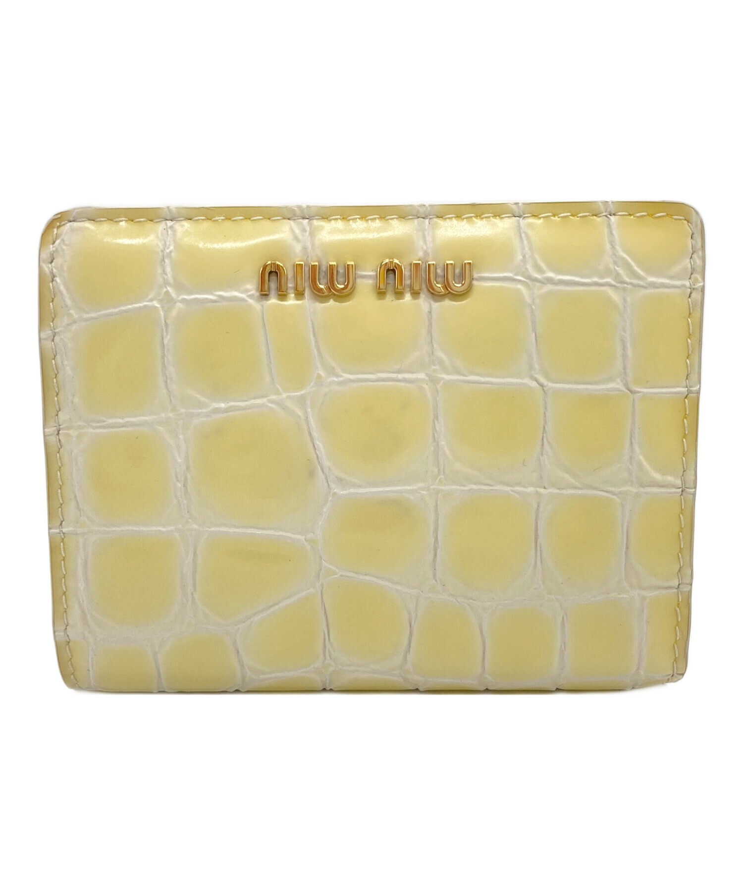 miu miu ミュウミュウ クロコ 三つ折り コンパクト ウォレット マドラス 中古・古着通販】MIU MIU (ミュウミュウ) クロコ2つ折りコンパクト