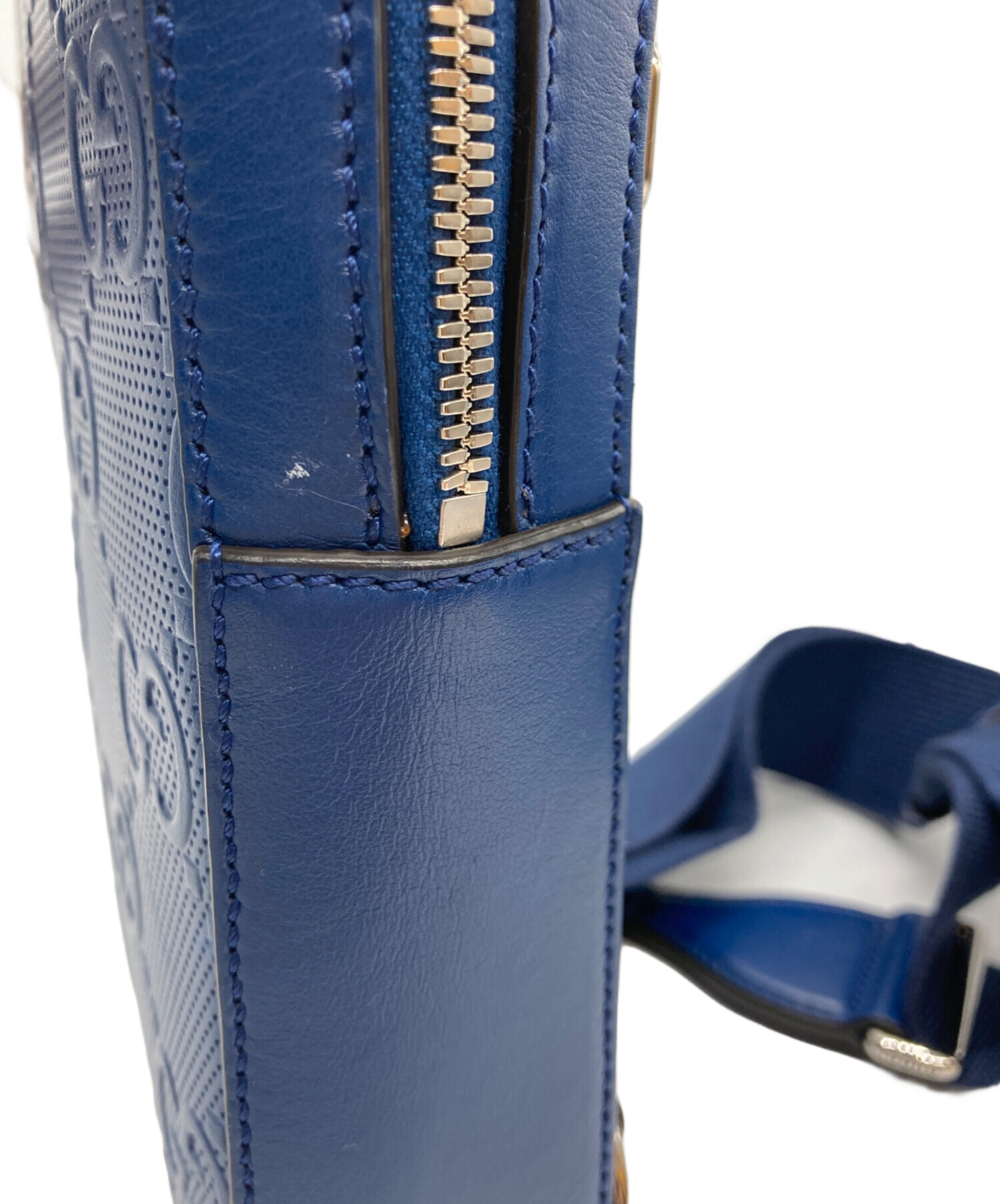 中古・古着通販】GUCCI (グッチ) GGエンボス クロスボディ ブルー