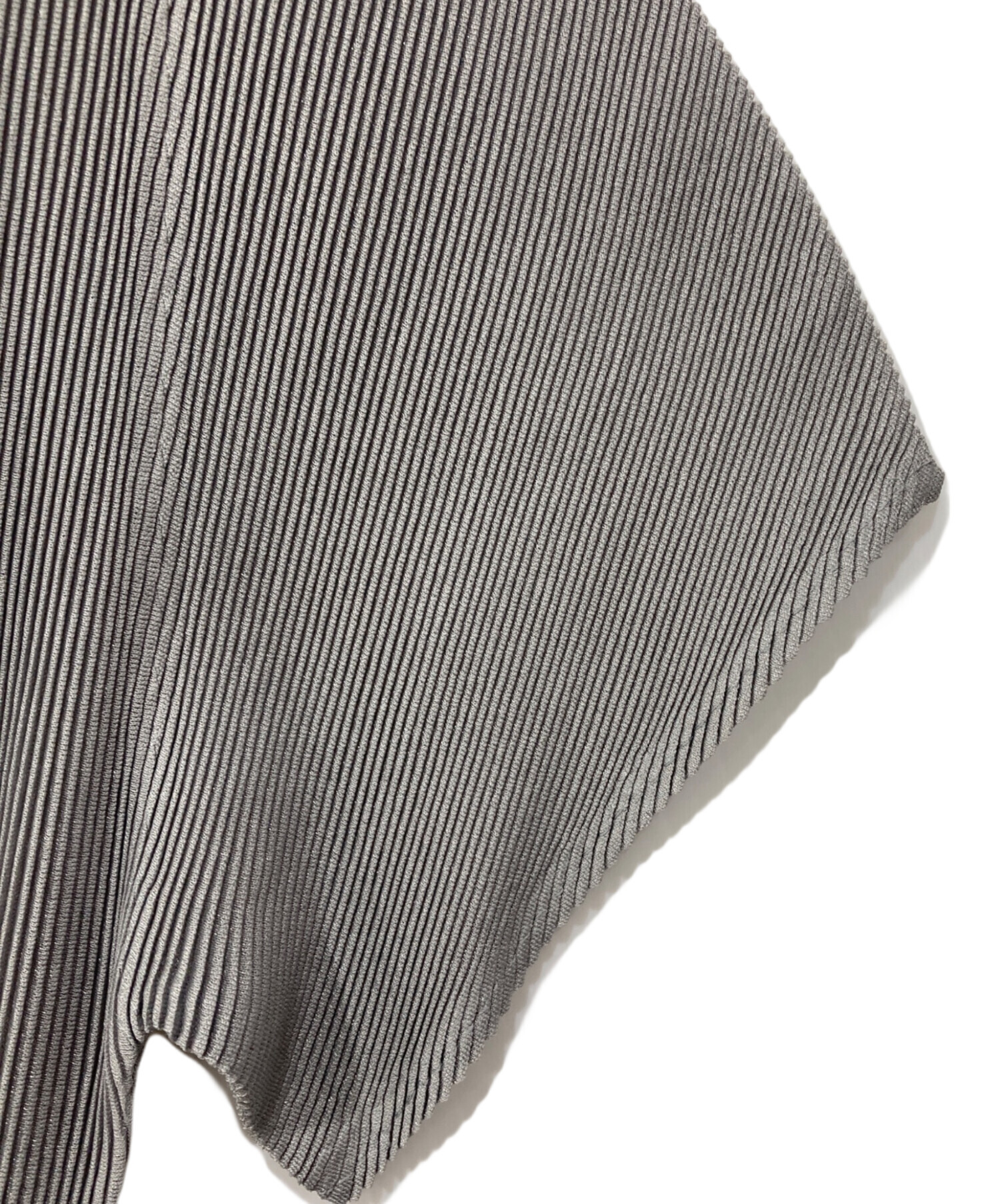 プリーツプリーズ　半袖カットソー　グレー　pleats please 半袖 PLEATS PLEASE ISSEY MIYAKE（カットソー(半袖/袖なし)）のフリマ