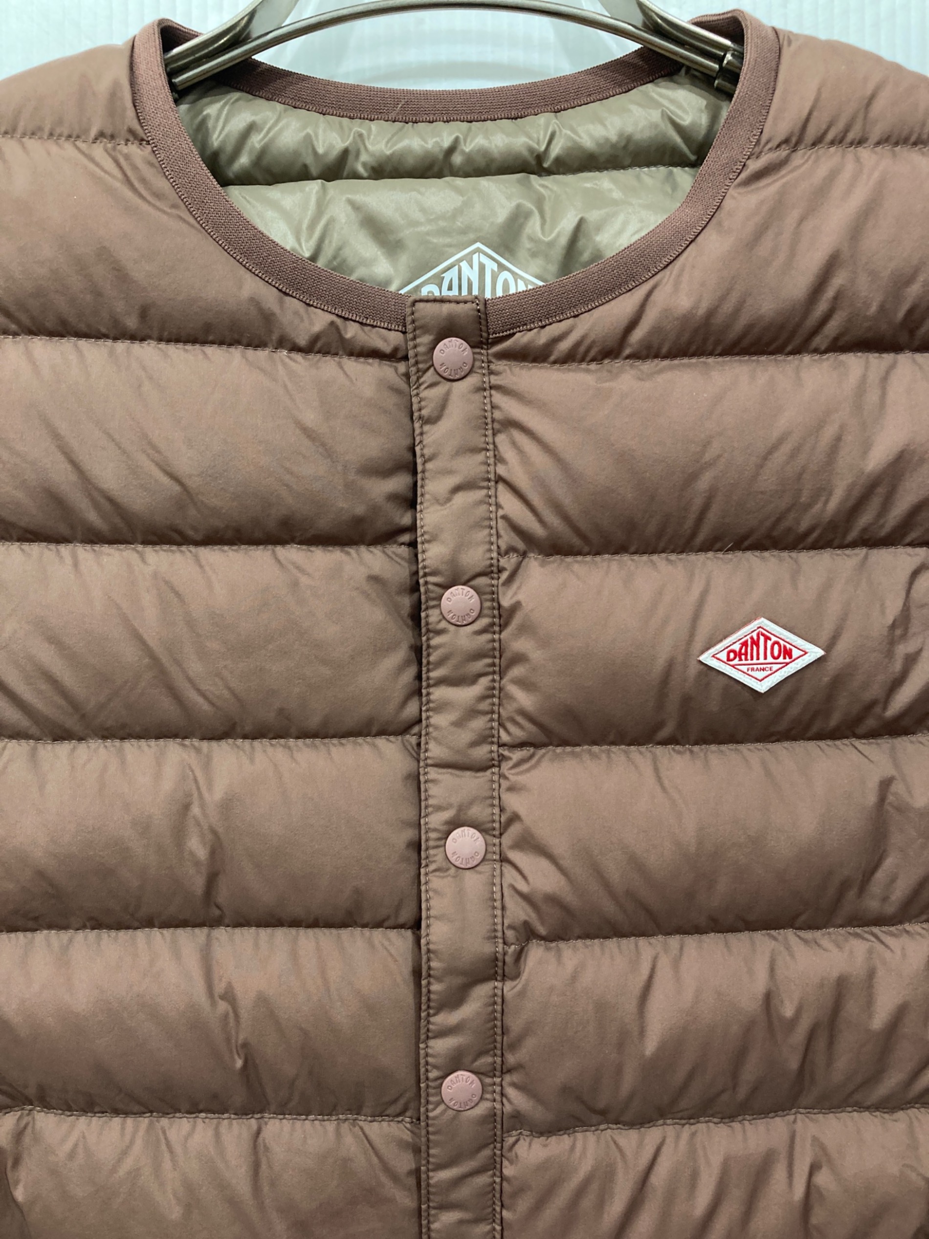◉少しお値下げしました◉DANTON ダントン インナーダウンベスト ベージュ 中古・古着通販】DANTON (ダントン) インナーダウンクルーネックベスト