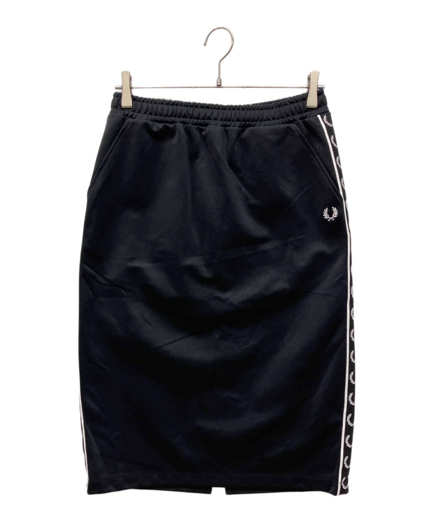 極美品　フレッドペリー テープドトラックスカート FRED PERRY 黒　現行 Taped Track Skirt(8 102：BLACK): | FRED PERRY JAPAN | フレッド
