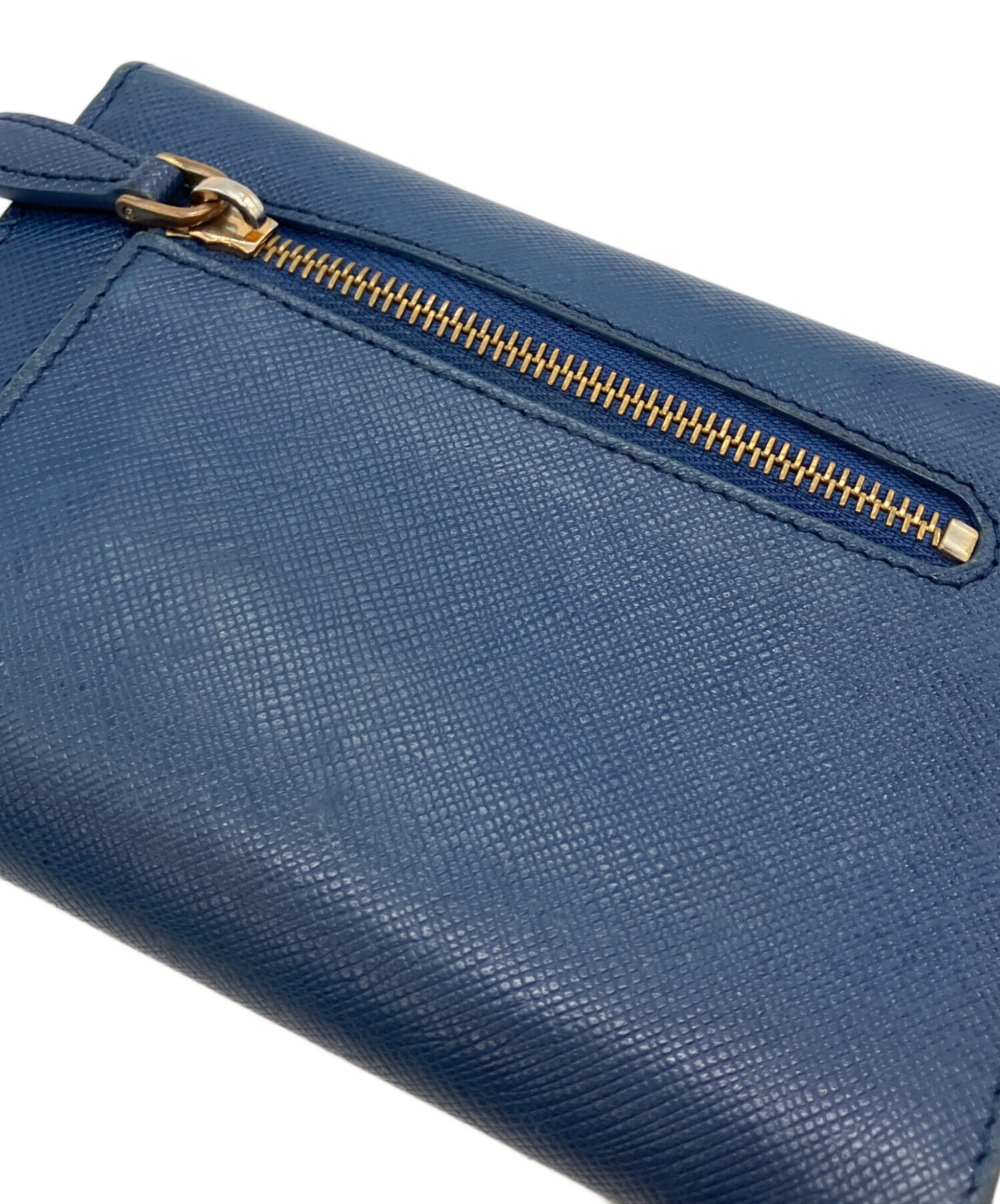 PRADA ネイビー 三つ折り財布 スタッズ付き 中古・古着通販】PRADA (プラダ) 3つ折り財布 ネイビー｜ブランド