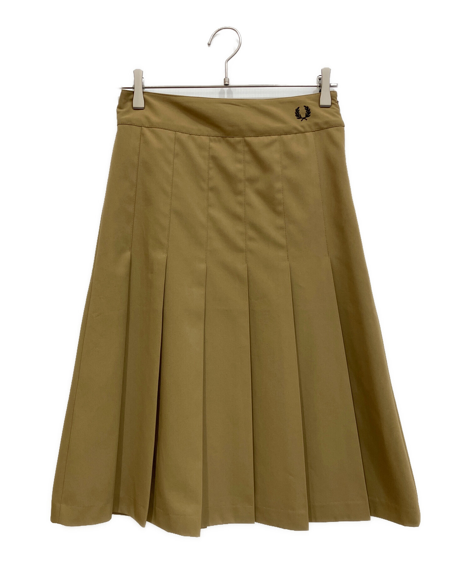 未使用Ray BEAMS 【別注】FRED PERRY プリーツスカート 中古・古着通販】FRED PERRY (フレッドペリー) RAY BEAMS (レイ