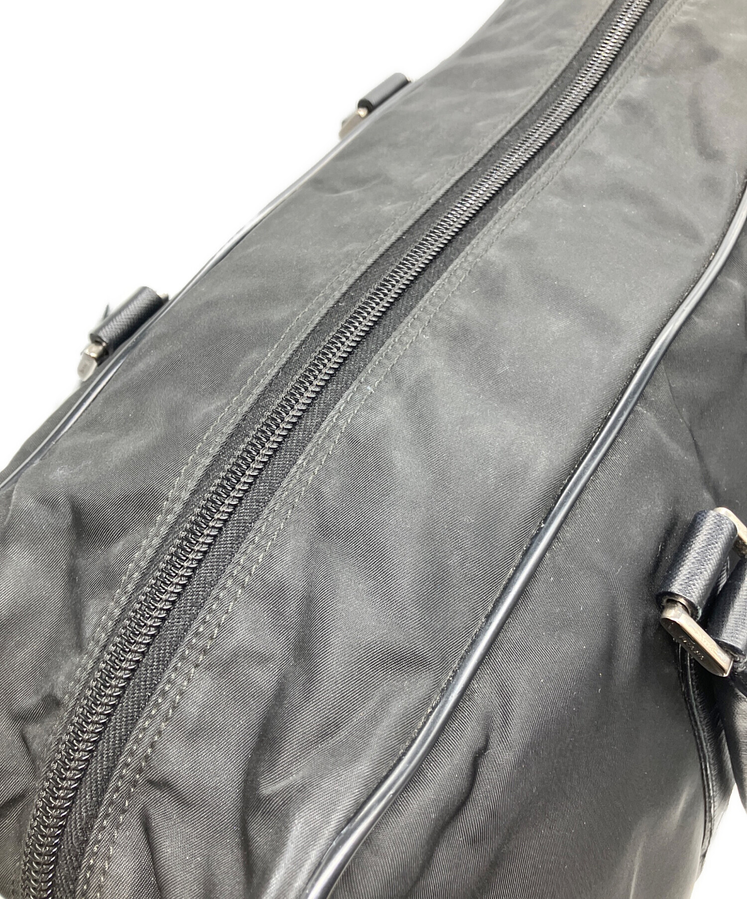 美品 PRADA ビジネスバッグ ブラック ナイロン メタルロゴ 高級感 プラダ 中古・古着通販】PRADA (プラダ) ナイロンビジネスバッグ ブラック