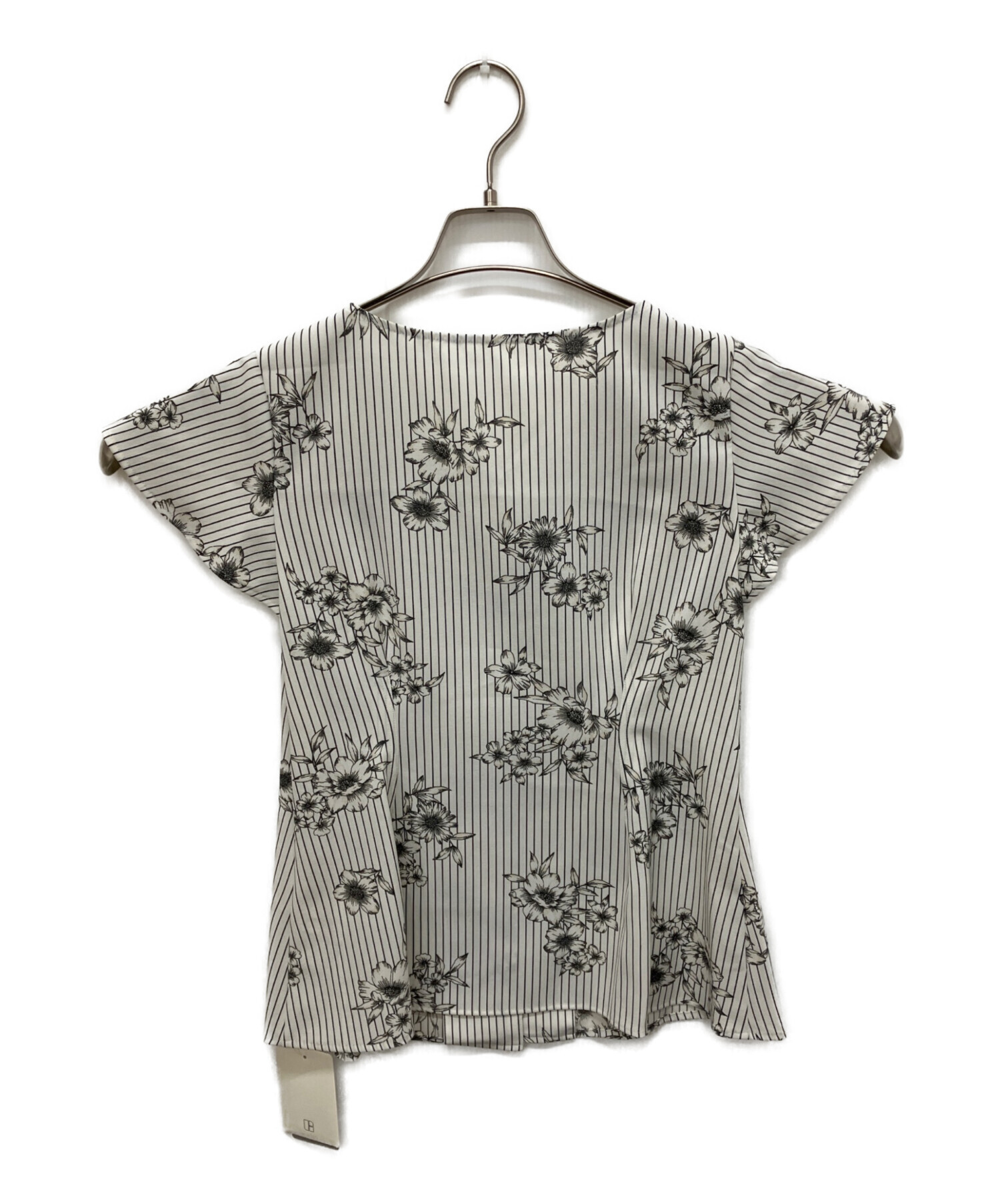 IENA - 新品未使用 タグ付き IENA (イエナ)ストライプフラワーブラウス ナチュラル 中古・古着通販】IENA (イエナ) ストライプフラワー 前ボタンVネック